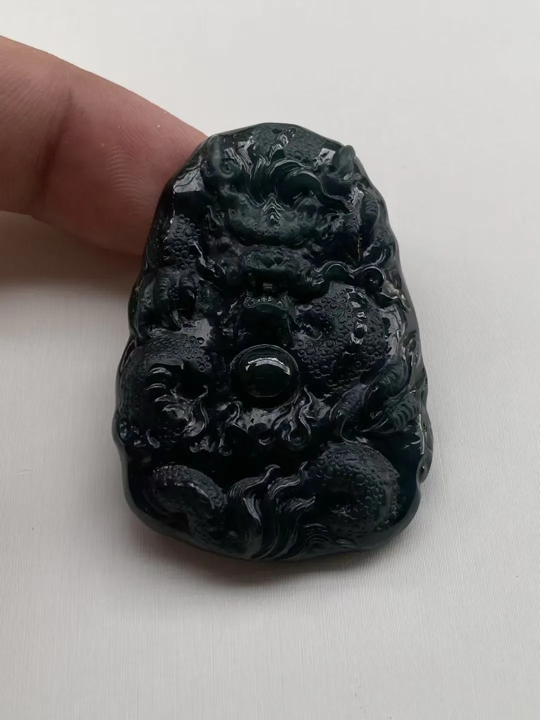 墨翠【龙王献宝】细腻干净，黑度好，性价比高，雕工精湛，打灯透绿.