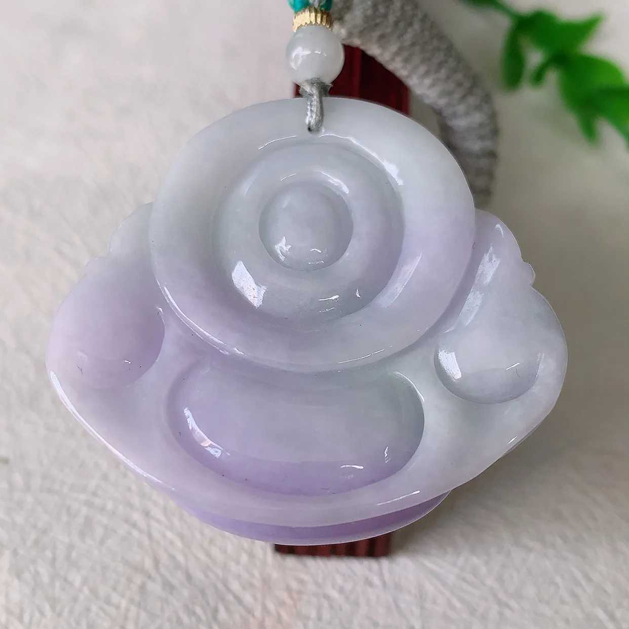 自然光实拍，大件厚装紫罗兰翡翠佛公吊坠，翡翠笑佛，饱满，开脸喜庆，配戴优雅迷人！#46.9
