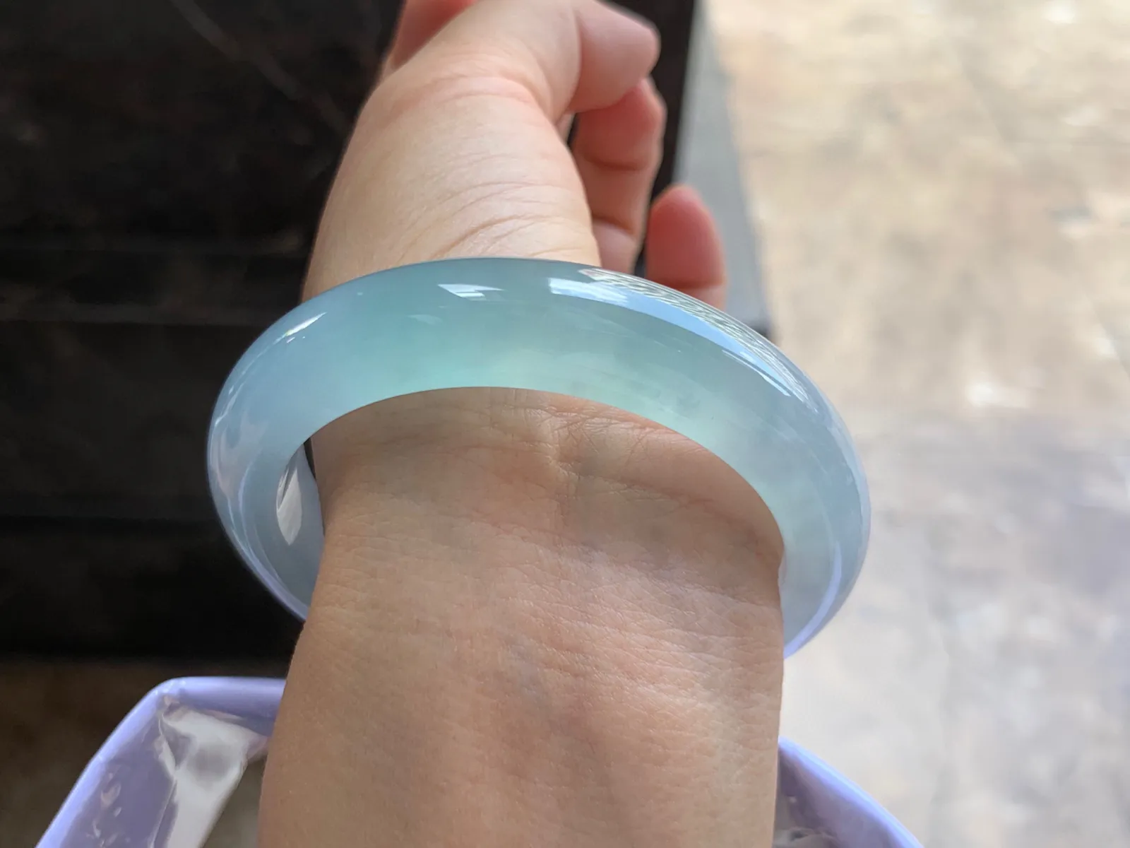 56-12.3-8.7mm
冰种带底色手镯 冰透胶润 底色漂亮 