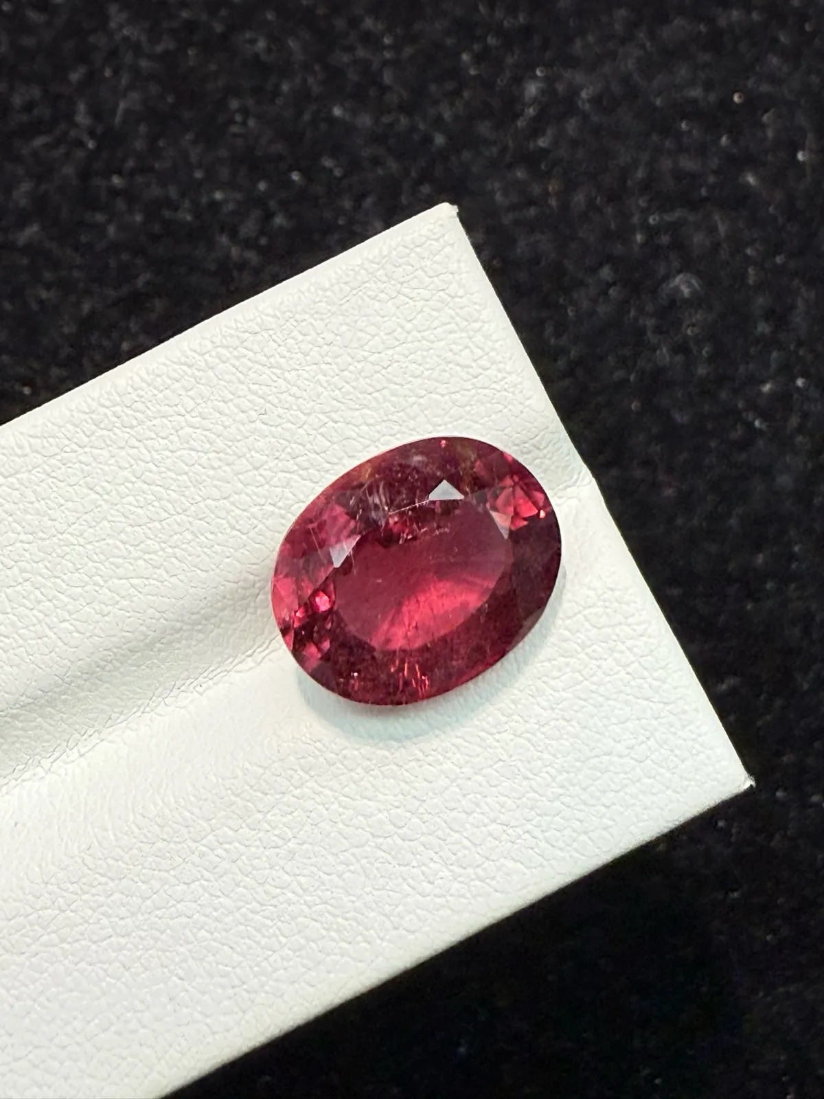 7.55ct天然红碧玺裸石，颜色美艳，晶体微棉，火彩足，尺寸13.7×11.1×7.3mm