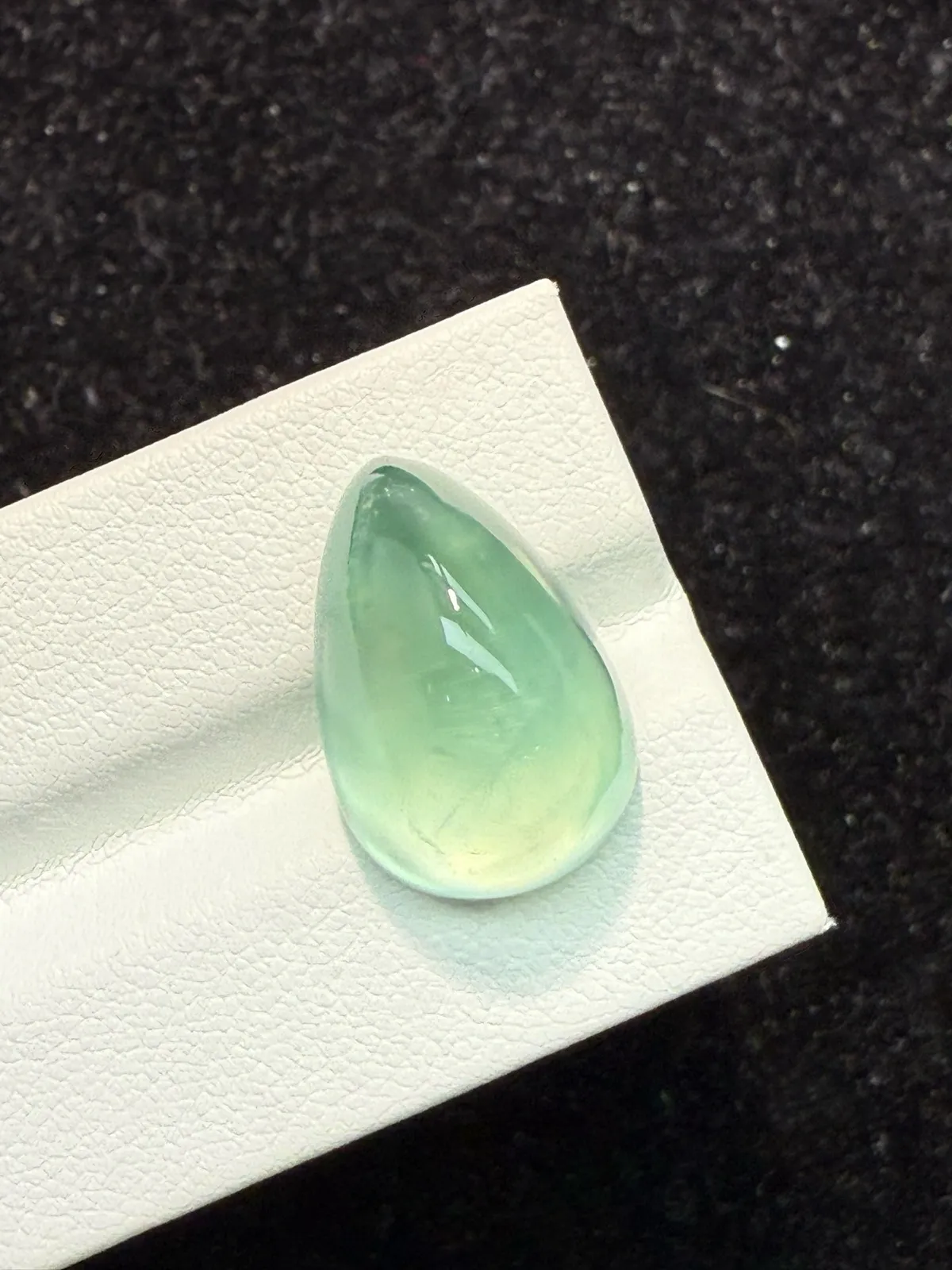 16.99ct天然葡萄石裸石，尺寸19.2*12.9*9.8 毫米，颜色美艳，微棉，冰透，起荧光