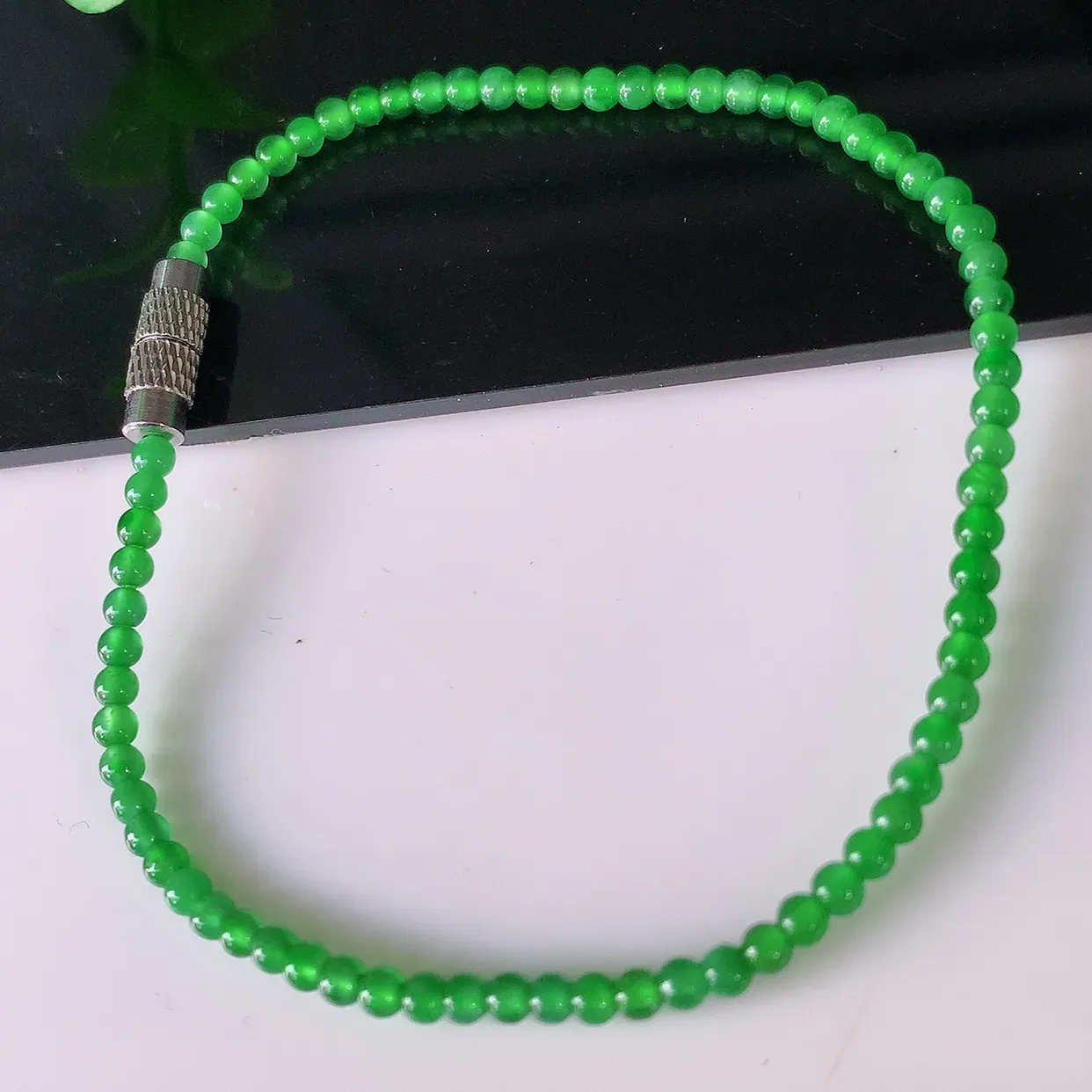 自然光实拍，冰种满绿翡翠手串手链，种老水足，冰清玉润  颜色漂亮  #81.9取一尺寸2.6