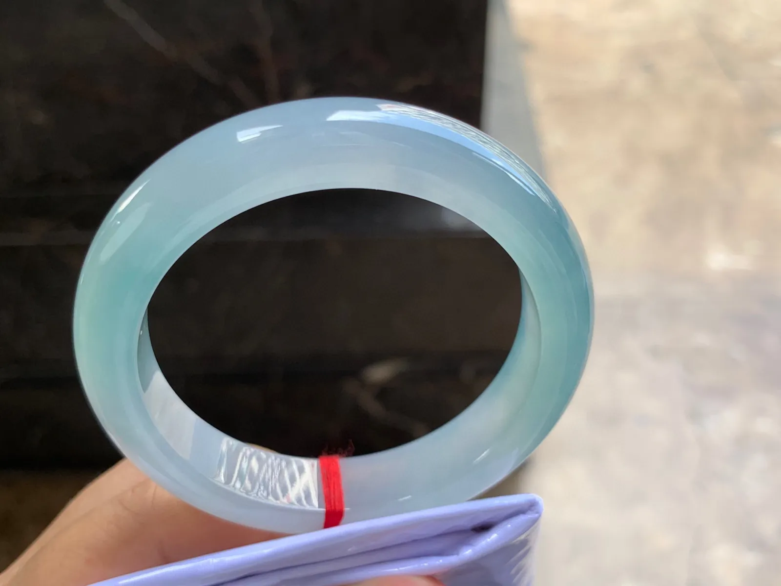 56-12.3-8.7mm
冰种带底色手镯 冰透胶润 底色漂亮 