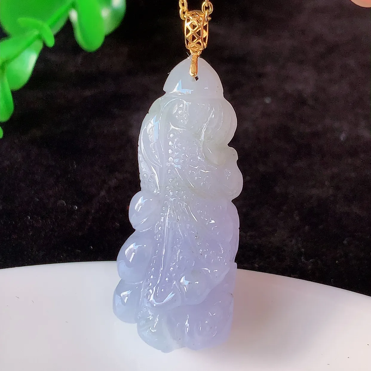 18K金镶嵌冰紫罗兰翡翠招百财白菜吊坠，百财聚来，财源滚滚，色泽鲜艳，精工水润的白菜，性价比高！#1.9