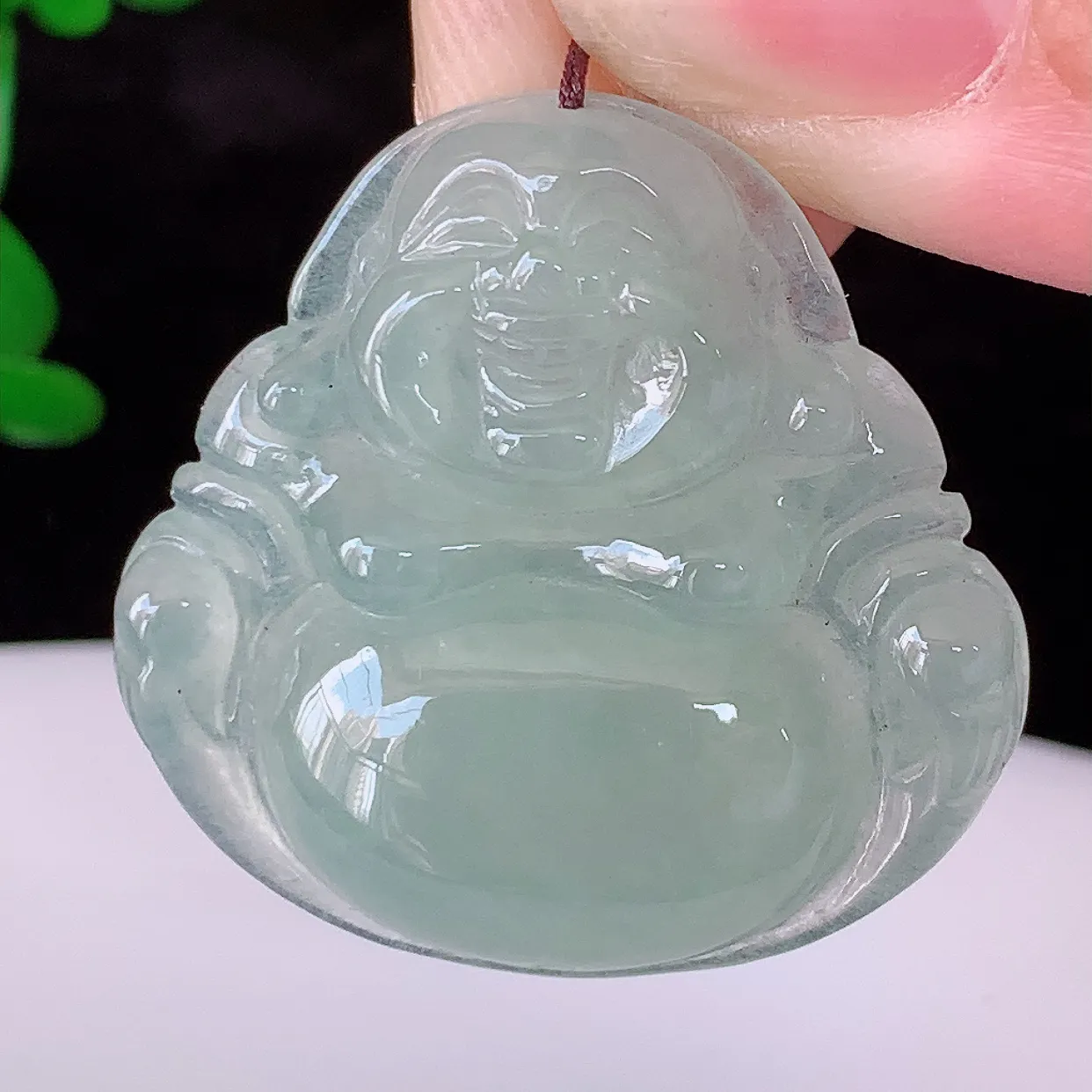 自然光实拍，冰种翡翠佛公，水灵起胶，翠色迷人，佛公在心中，一生平安，饱满圆润，开怀大笑佛公，配戴灵气十足！#57.9
