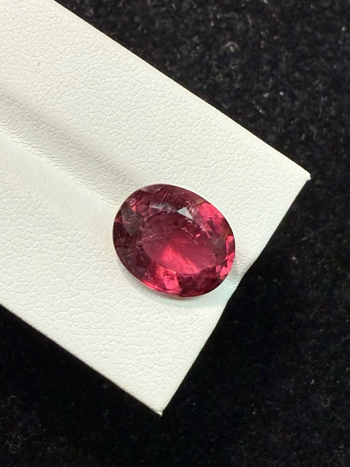 7.55ct天然红碧玺裸石，颜色美艳，晶体微棉，火彩足，尺寸13.7×11.1×7.3mm