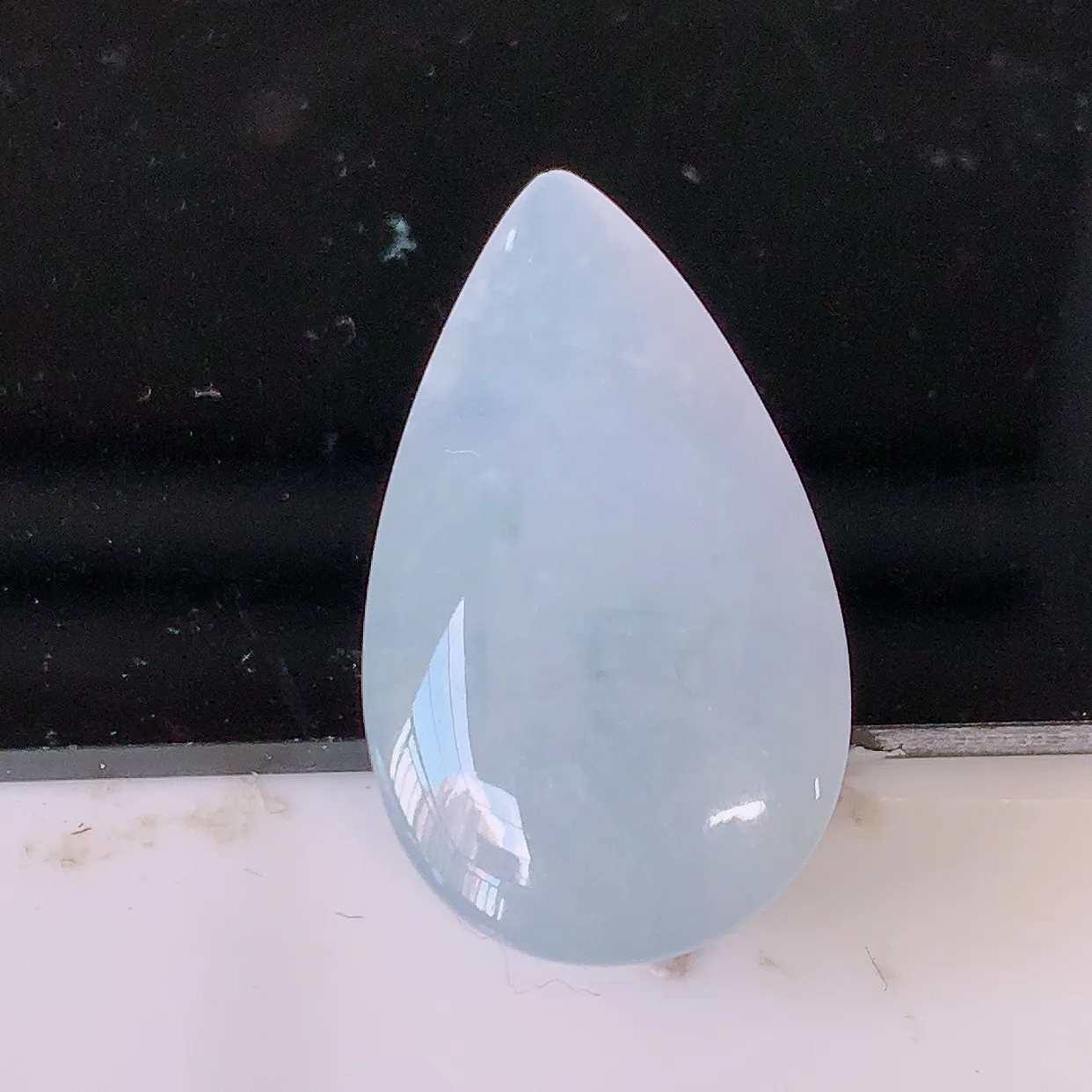 自然光实拍，冰润紫罗兰翡翠水滴吊坠，种老水足，雕工精湛 ，寓意美好，镶嵌更靓，佩戴时尚出众！#00.9