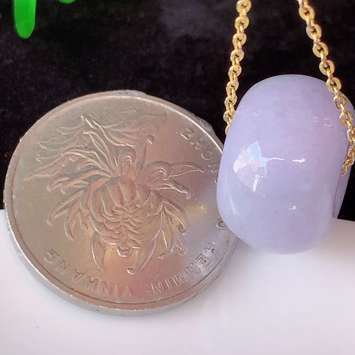 自然光实拍，冰润紫罗兰翡翠路路通吊坠，寓意时来运转、财源滚滚，款式新颖时尚，日常百搭的款！配图银链#57.9