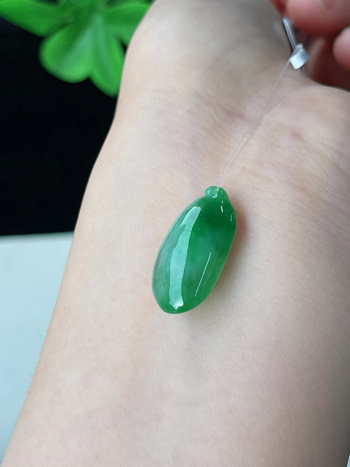 翡翠冰糯种飘绿福瓜