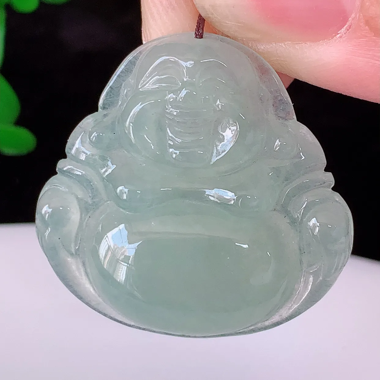 自然光实拍，冰种翡翠佛公，水灵起胶，翠色迷人，佛公在心中，一生平安，饱满圆润，开怀大笑佛公，配戴灵气十足！#57.9