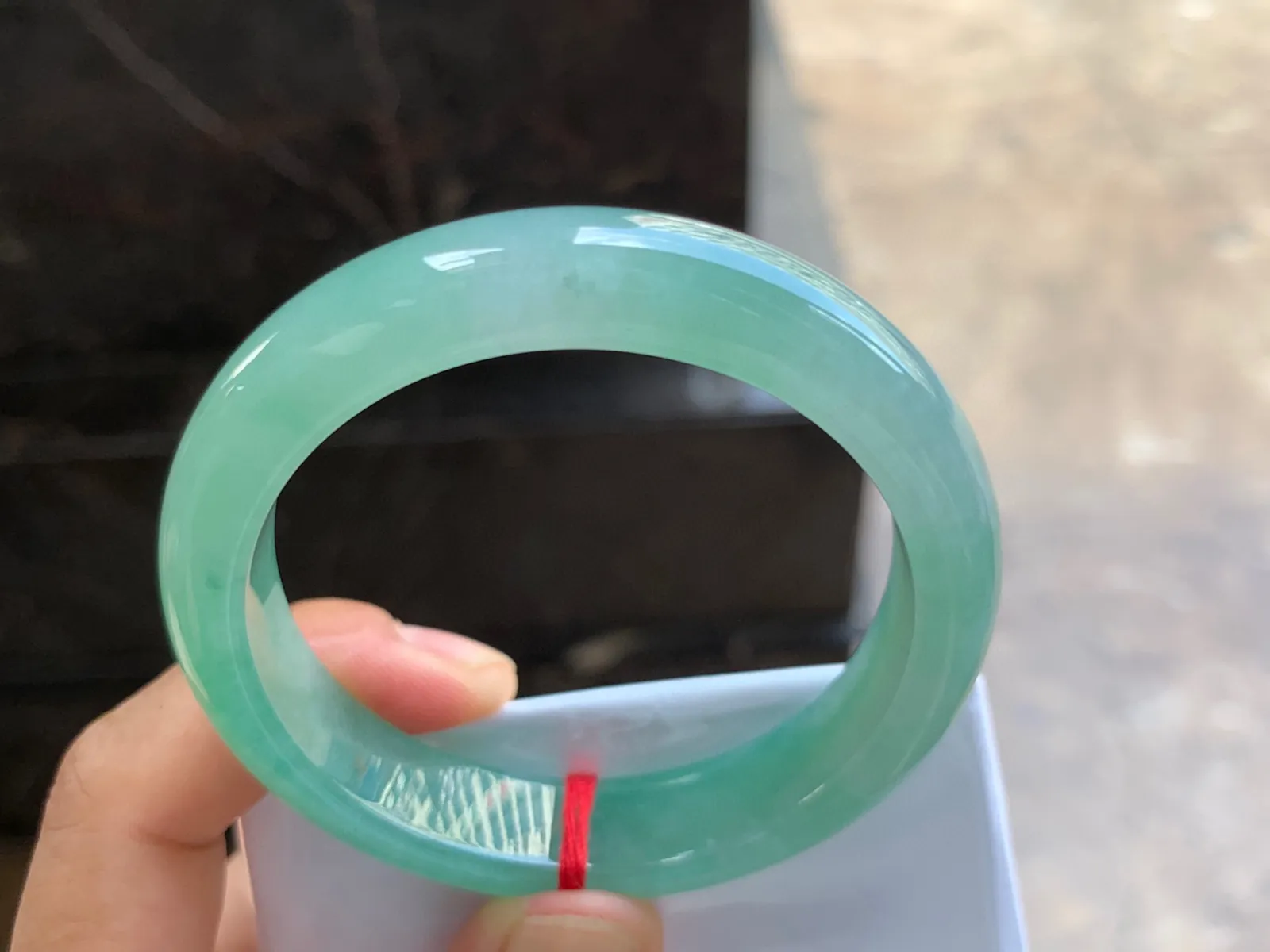 53-12-7.7mm
果绿色手镯 种好水润 翠绿清新 漂亮