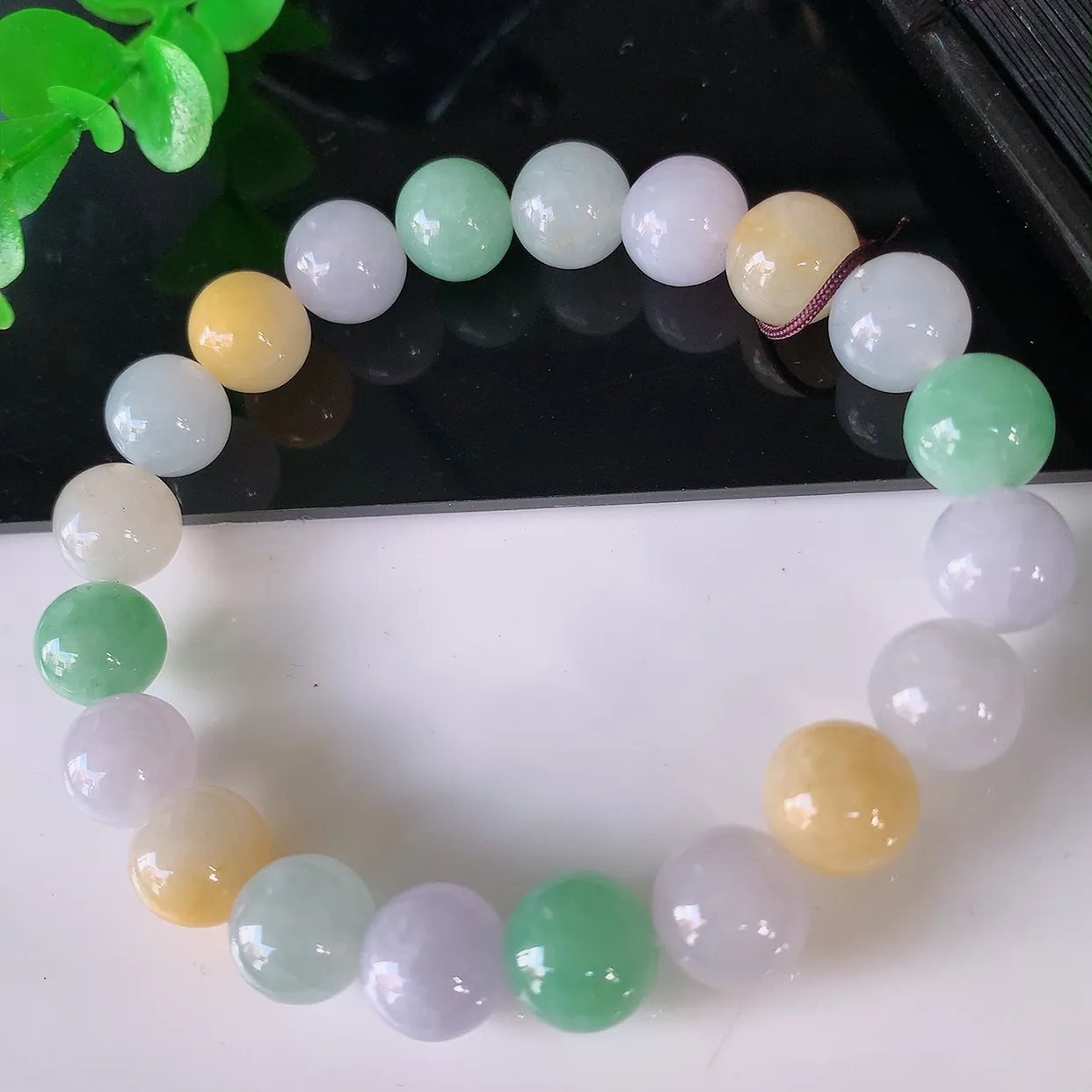 自然光实拍，冰多彩翡翠手串，糖果翡翠手链水润秀气，料子细腻，清爽，高档大气，自戴送礼佳品！#46.9取一尺寸9.6mm