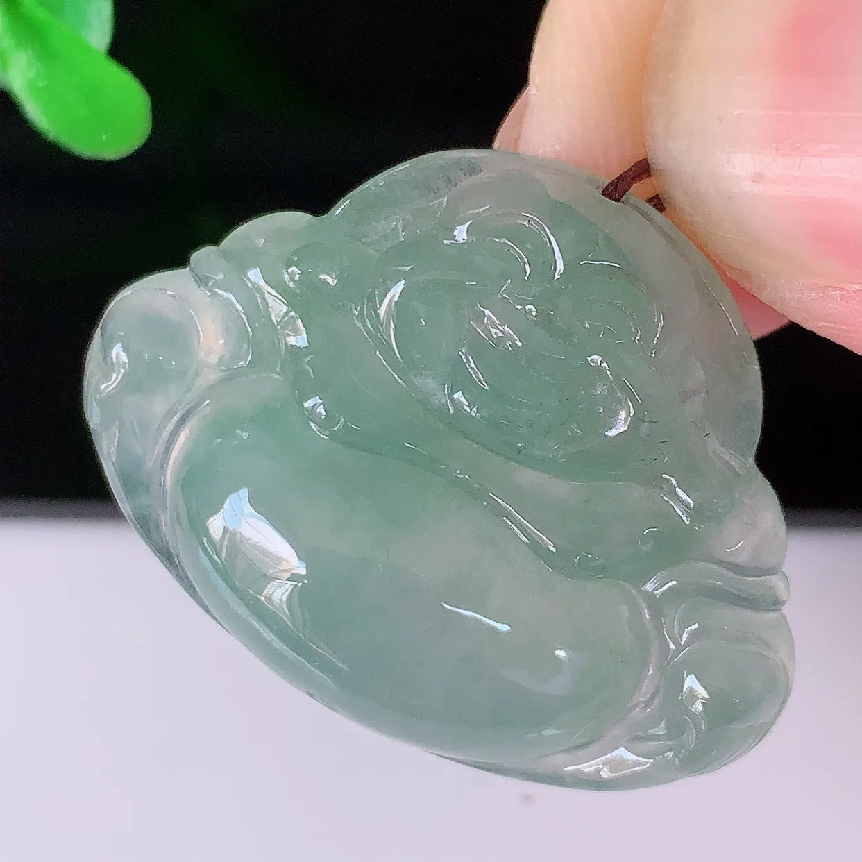 自然光实拍，冰种翡翠佛公，水灵起胶，翠色迷人，佛公在心中，一生平安，饱满圆润，开怀大笑佛公，配戴灵气十足！#46.9