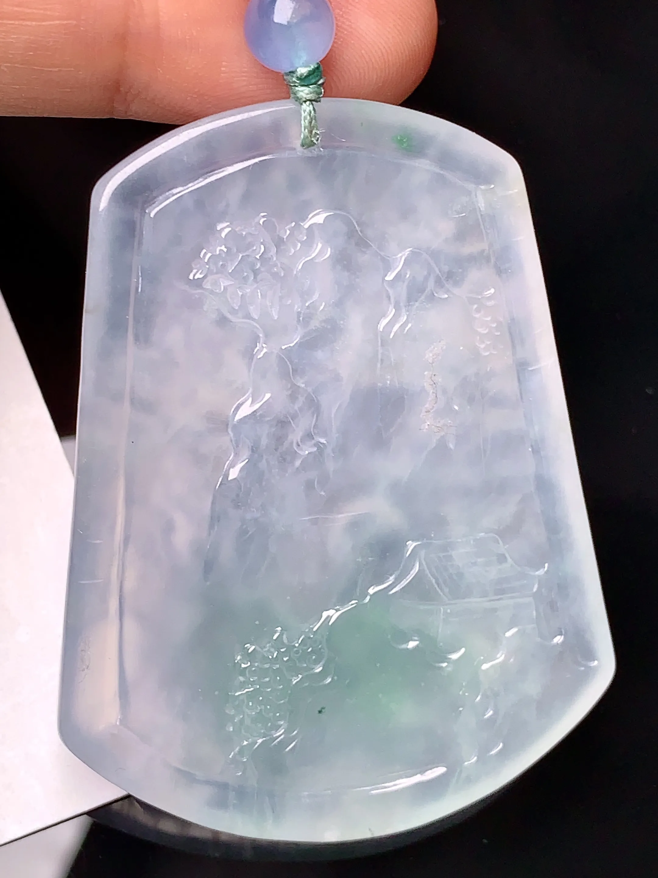 飘绿山水牌子吊坠 玉质细腻 色泽清新艳丽 整体尺寸52.5*40.5*5.6