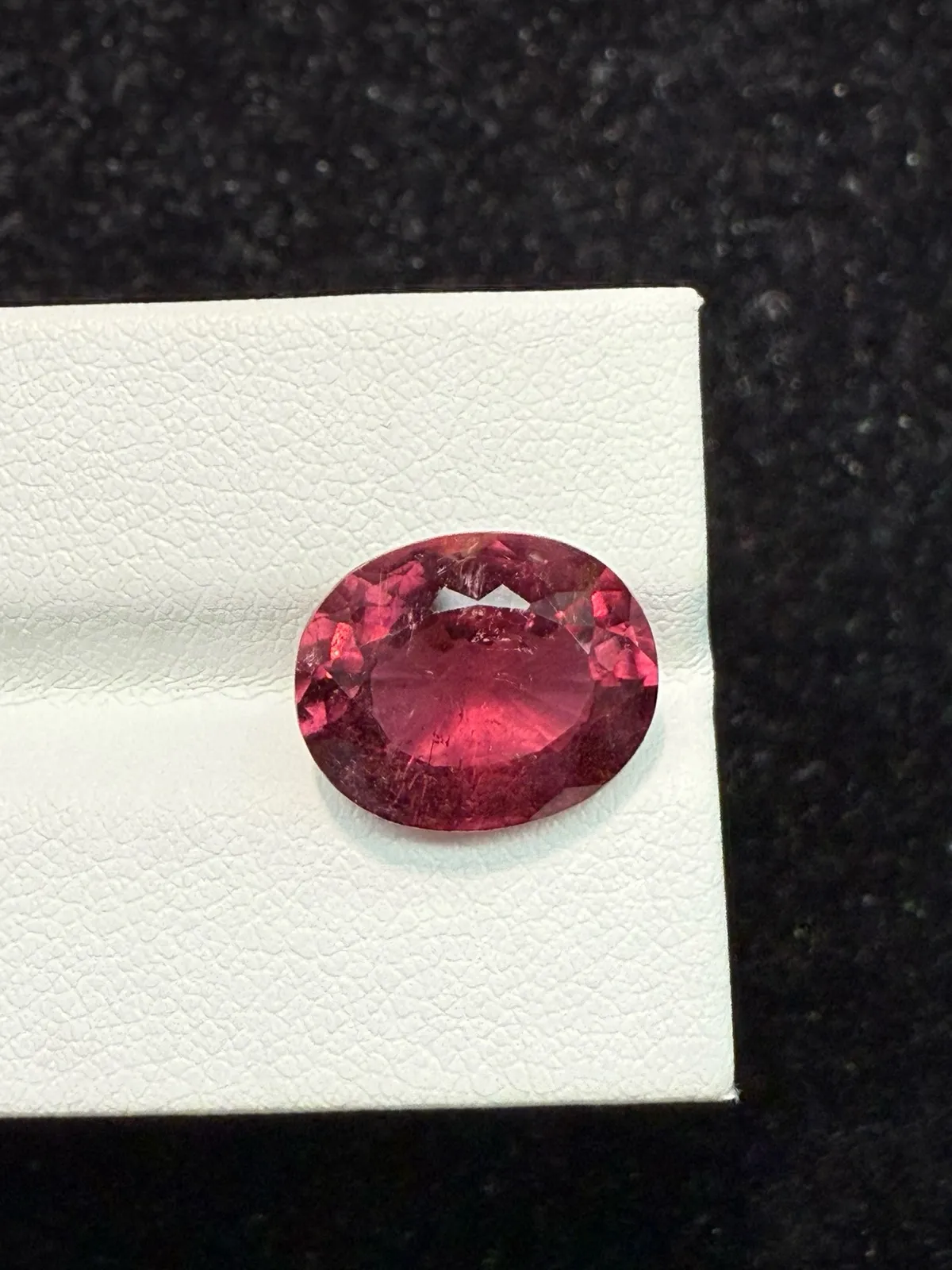 7.55ct天然红碧玺裸石，颜色美艳，晶体微棉，火彩足，尺寸13.7×11.1×7.3mm