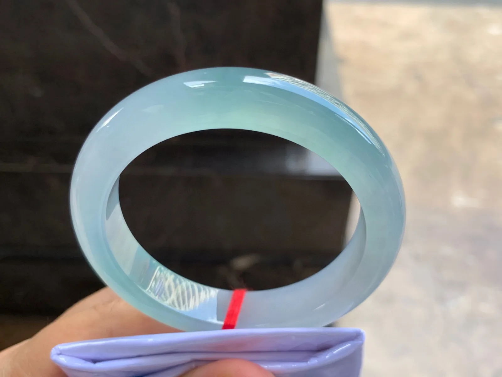 56-12.3-8.7mm
冰种带底色手镯 冰透胶润 底色漂亮 