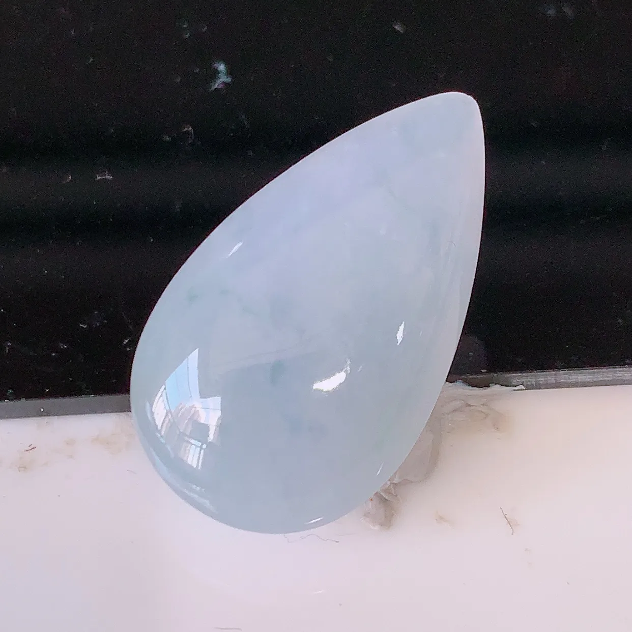 自然光实拍，冰润紫罗兰翡翠水滴吊坠，种老水足，雕工精湛 ，寓意美好，镶嵌更靓，佩戴时尚出众！#00.9