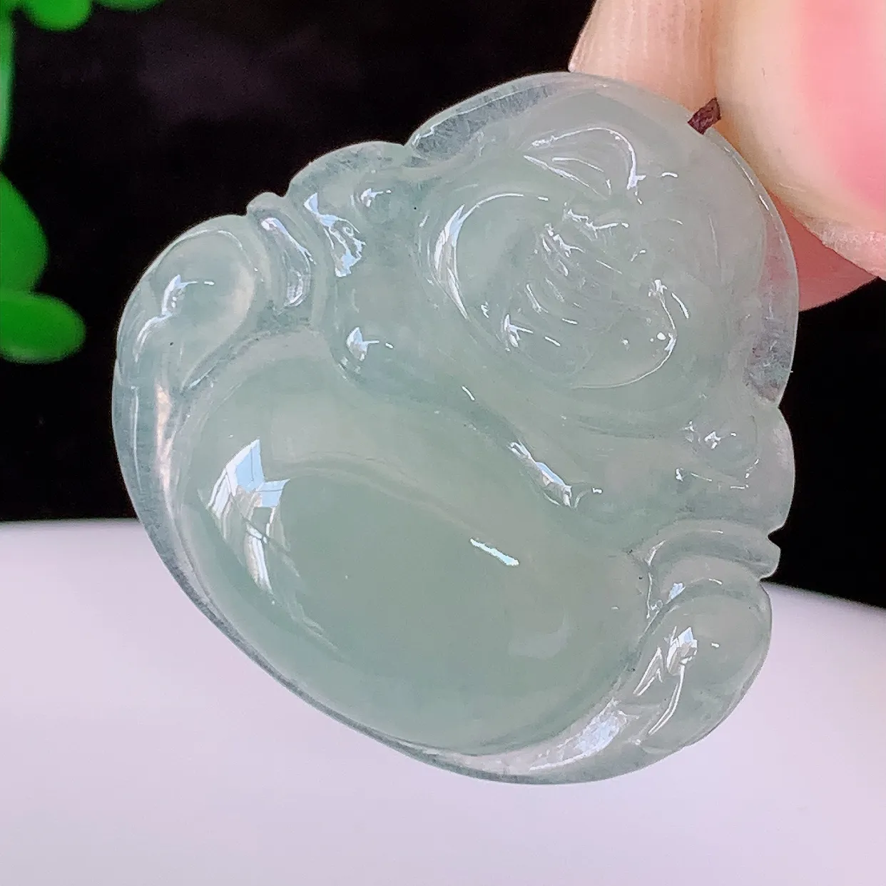 自然光实拍，冰种翡翠佛公，水灵起胶，翠色迷人，佛公在心中，一生平安，饱满圆润，开怀大笑佛公，配戴灵气十足！#57.9