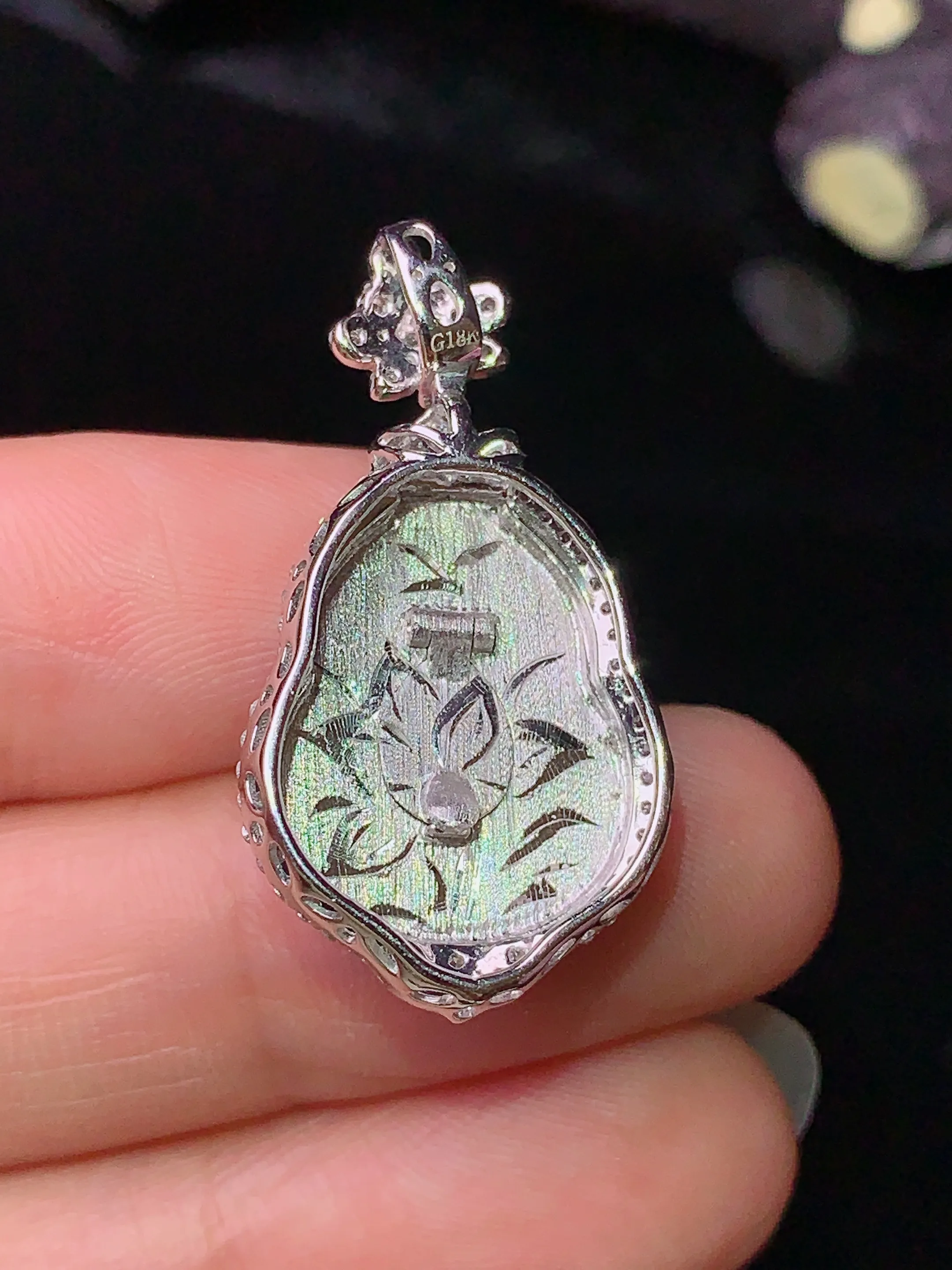 18k金钻镶嵌满绿葫芦吊坠 玉质细腻 色泽清新艳丽 整体尺寸31*16*9