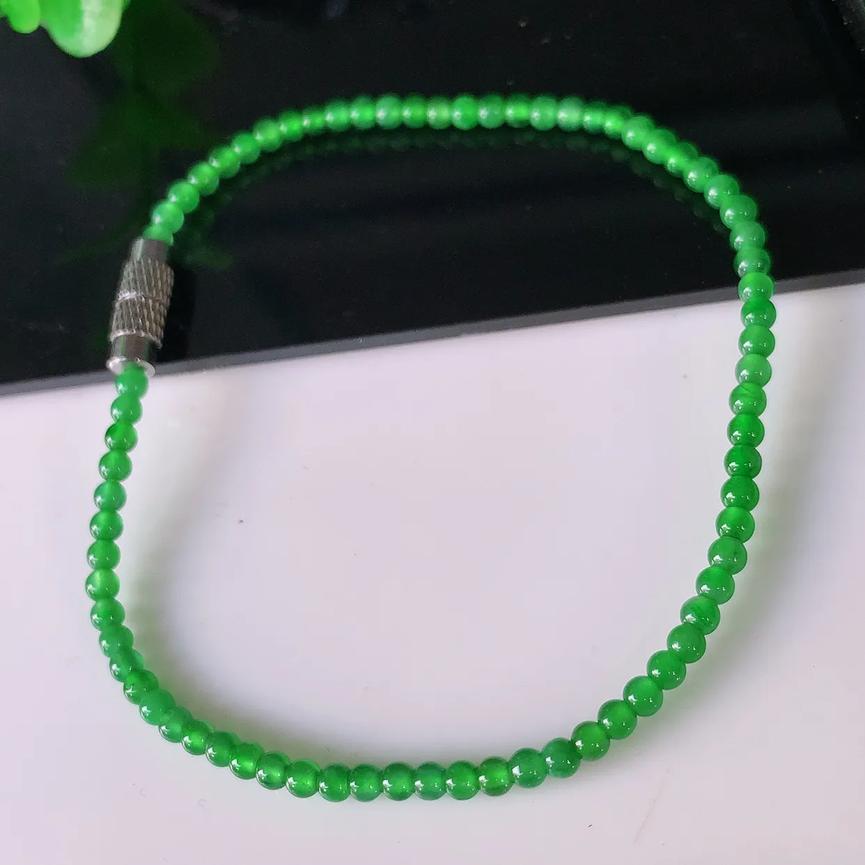 自然光实拍，冰种满绿翡翠手串手链，种老水足，冰清玉润  颜色漂亮  #81.9取一尺寸2.6