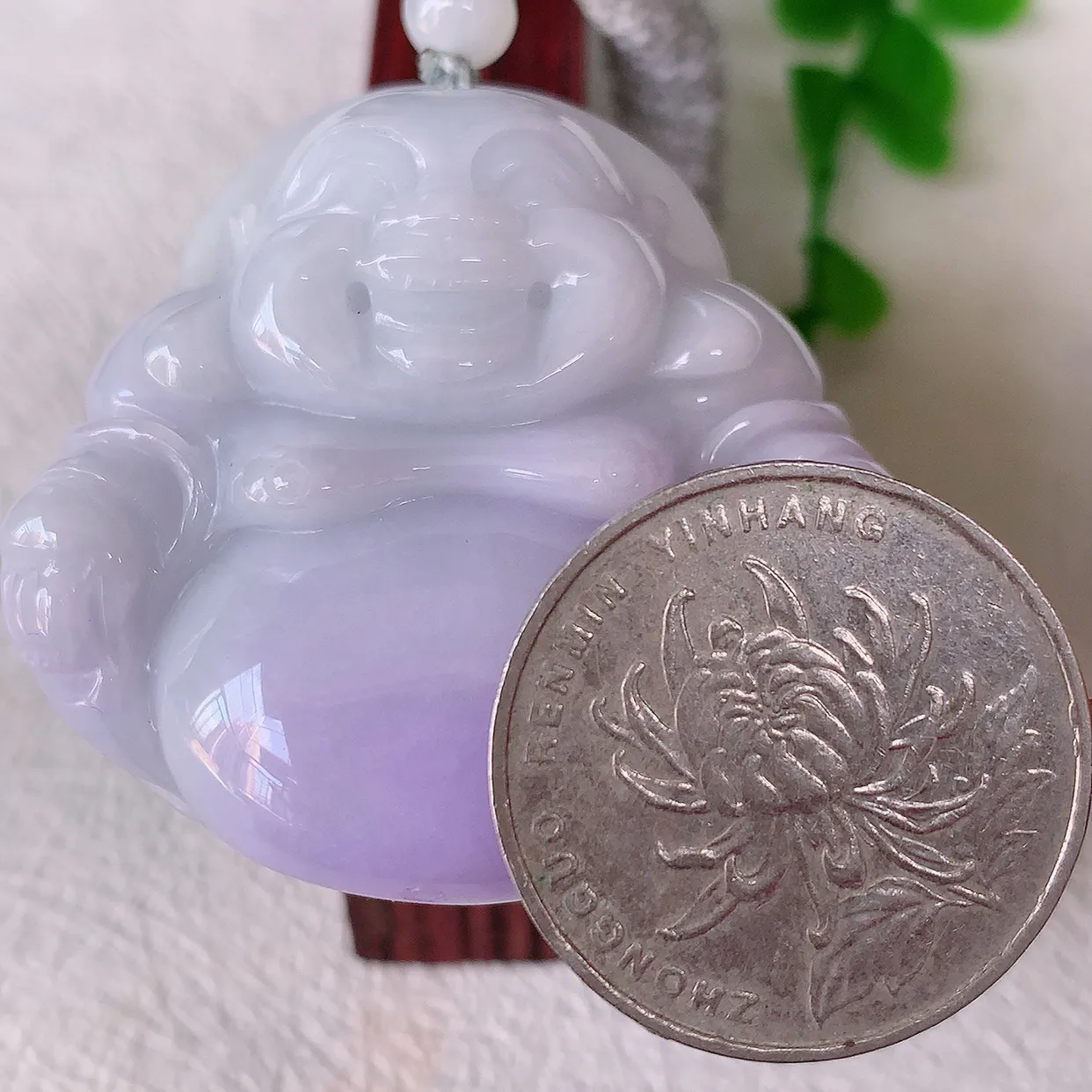 自然光实拍，大件厚装紫罗兰翡翠佛公吊坠，翡翠笑佛，饱满，开脸喜庆，配戴优雅迷人！#46.9