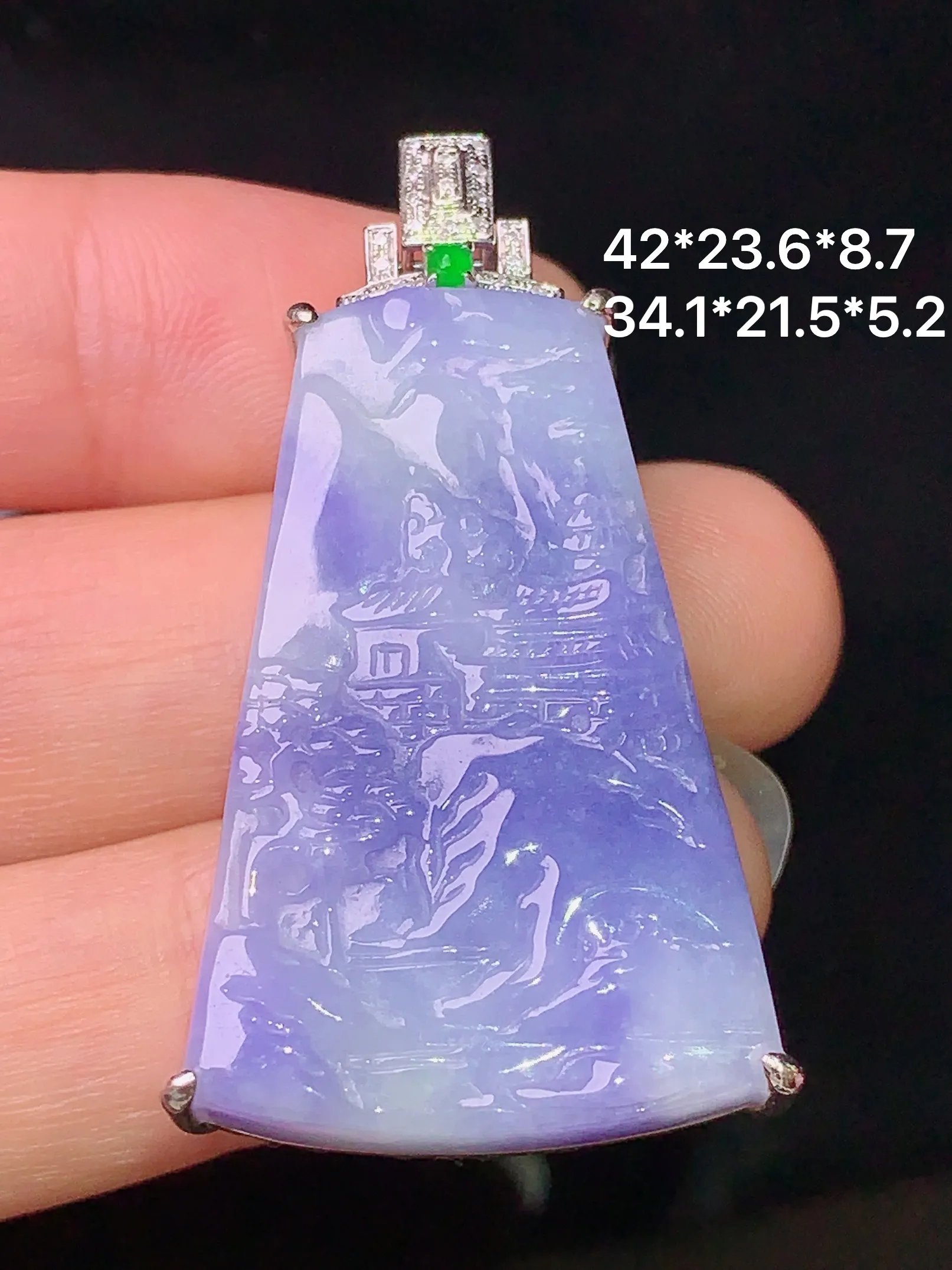 18k金钻镶嵌紫罗兰山水牌吊坠 玉质细腻 色泽清新艳丽 整体尺寸42*23.6*8.7