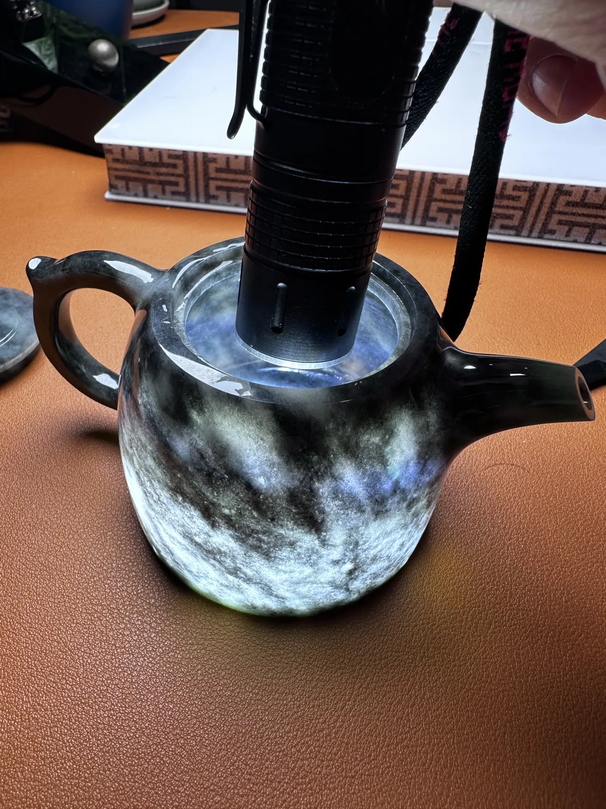【西施壶】雅玩素件，飘绿乌鸡，无纹无裂。