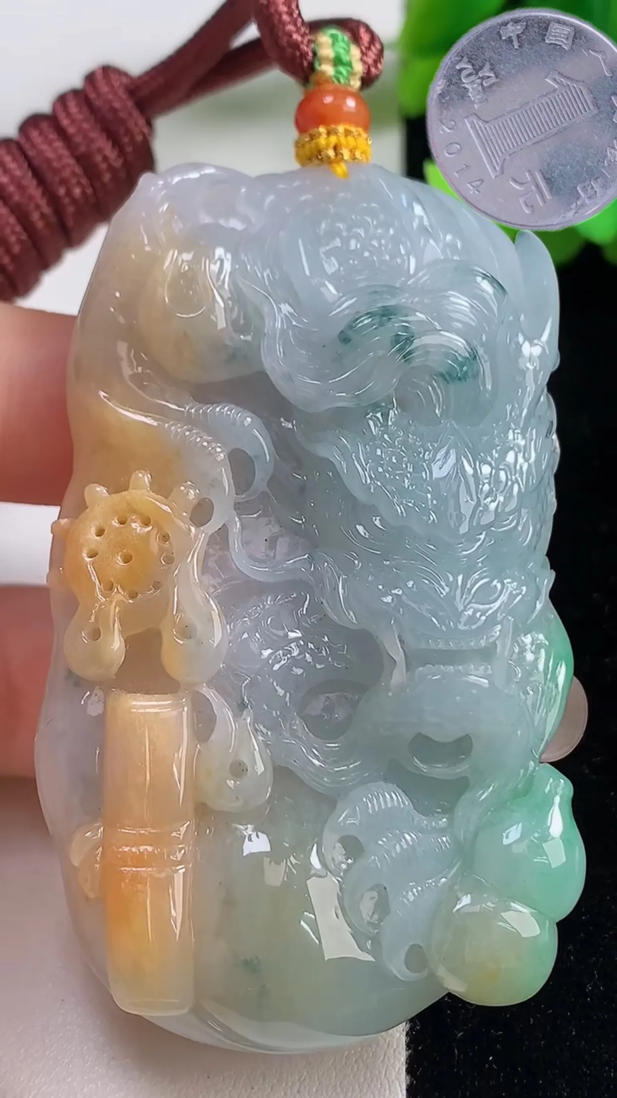 缅甸天然翡翠a货 老坑料起胶冰润 双彩黄加绿霸气龙牌吊坠，尺寸69.6-41.2-12.3mm  y  64.17