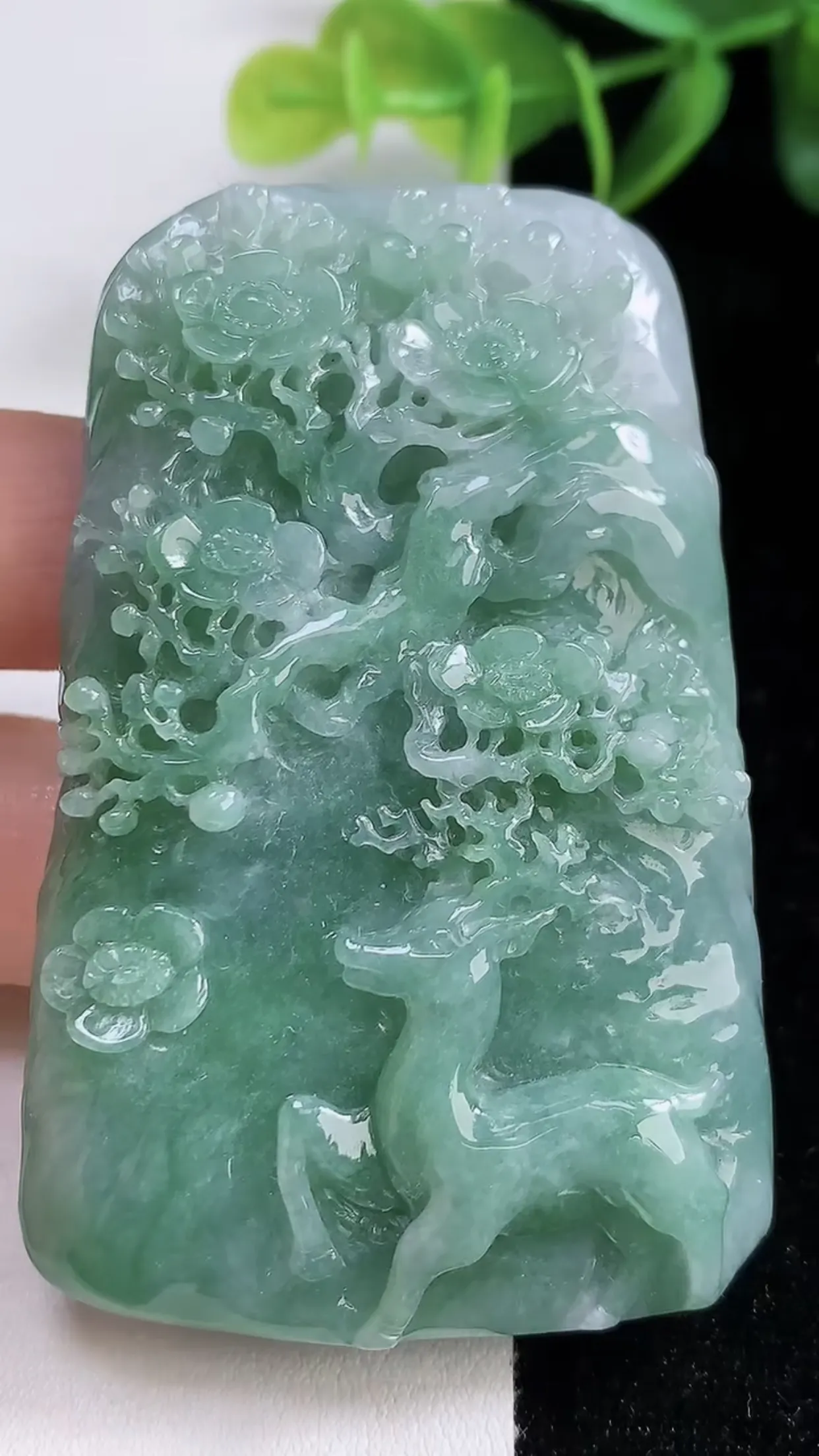 缅甸天然翡翠a货 老坑料起胶冰润 满绿意境山水牌吊坠，尺寸66-42-11mm y 69.94