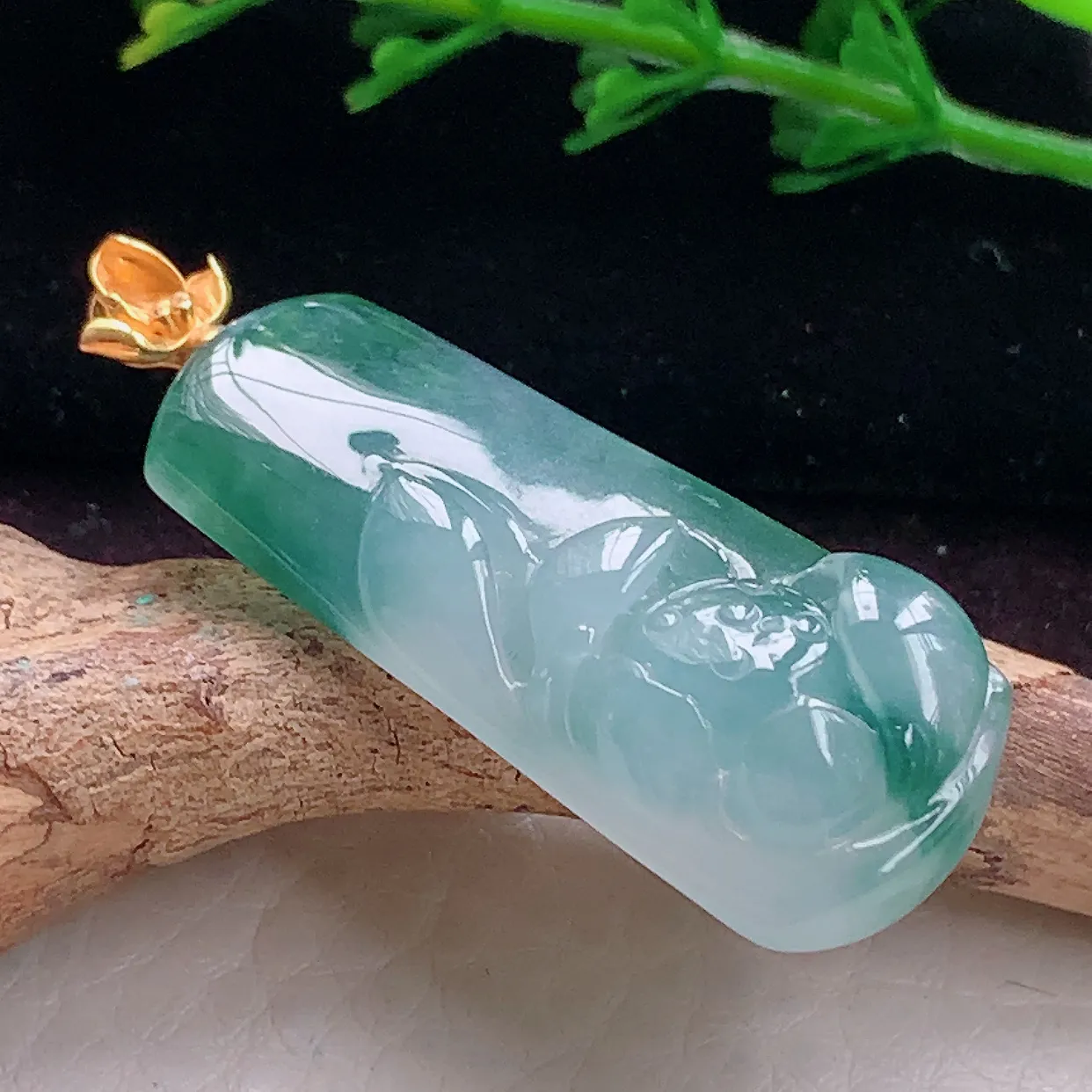 x54实拍44.2*15.5*7.8缅甸翡翠A货精雕冰花莲花 冰清玉洁玉吊坠 玉挂件