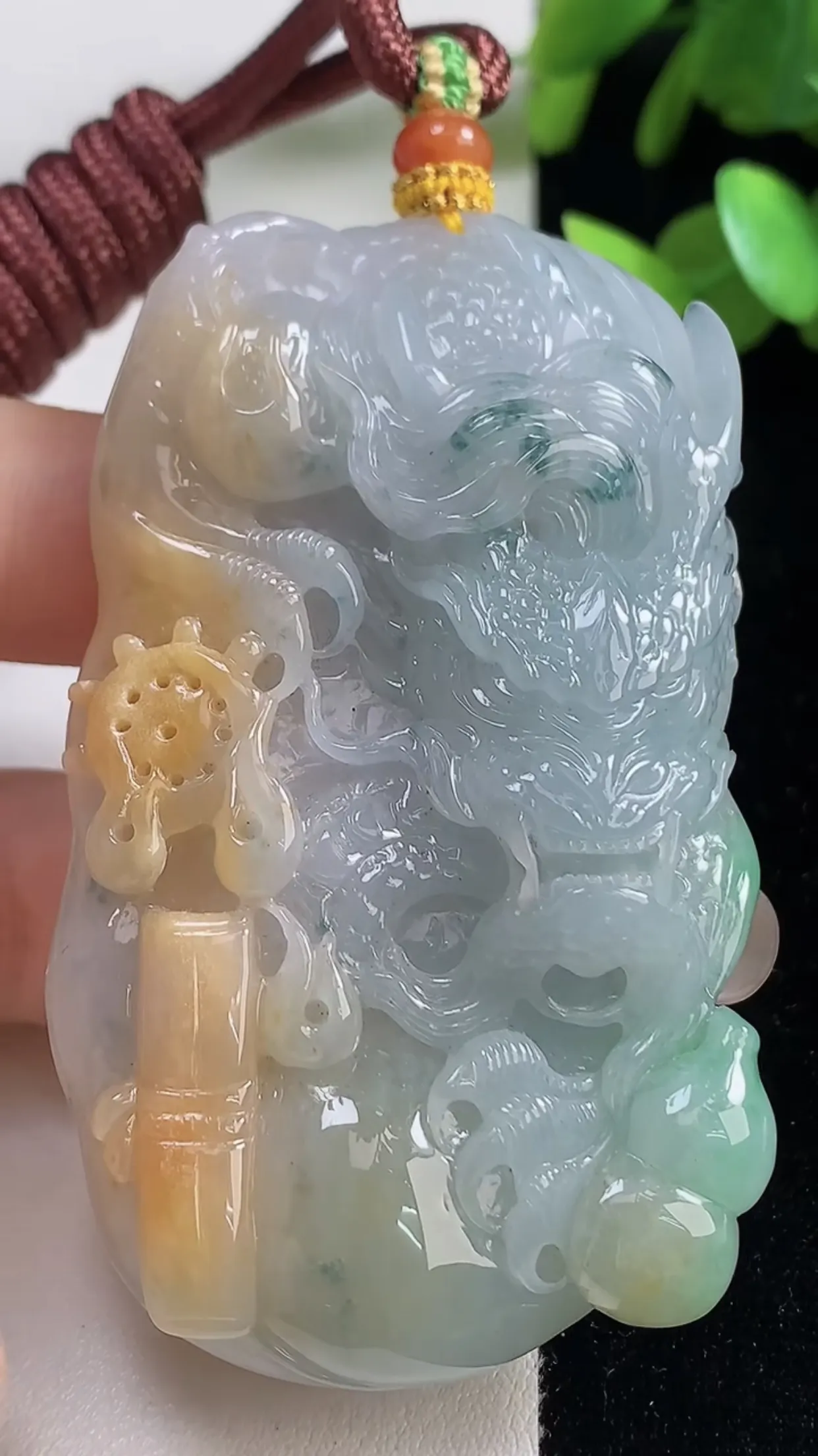缅甸天然翡翠a货 老坑料起胶冰润 双彩黄加绿霸气龙牌吊坠，尺寸69.6-41.2-12.3mm  y  64.17