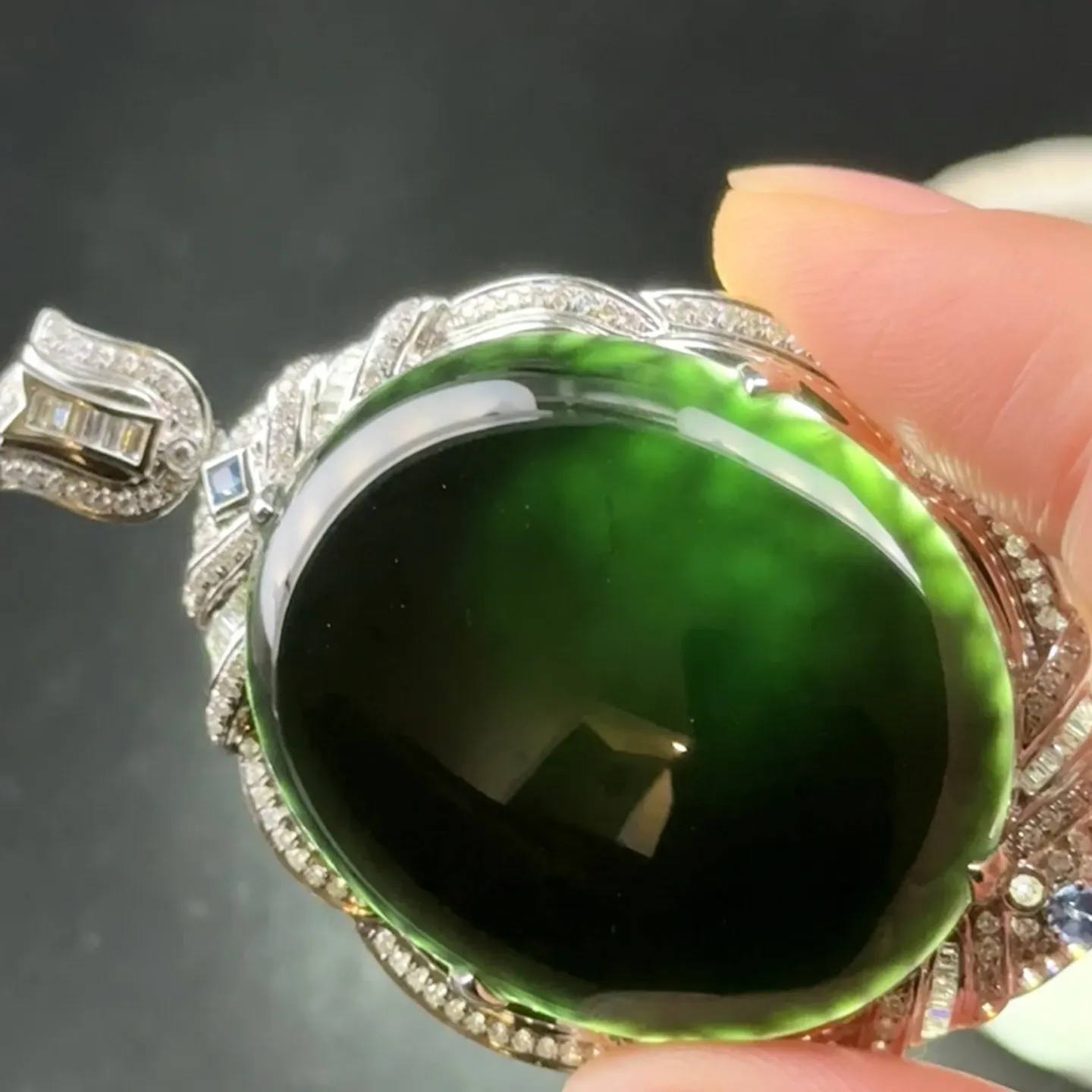 精品18k豪镶墨翠大蛋面 种好色正 打灯通透 油性十足  性价比超高