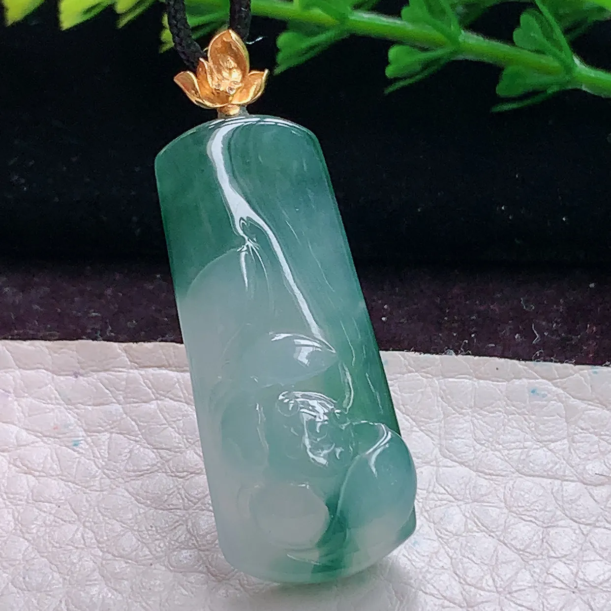 x54实拍44.2*15.5*7.8缅甸翡翠A货精雕冰花莲花 冰清玉洁玉吊坠 玉挂件
