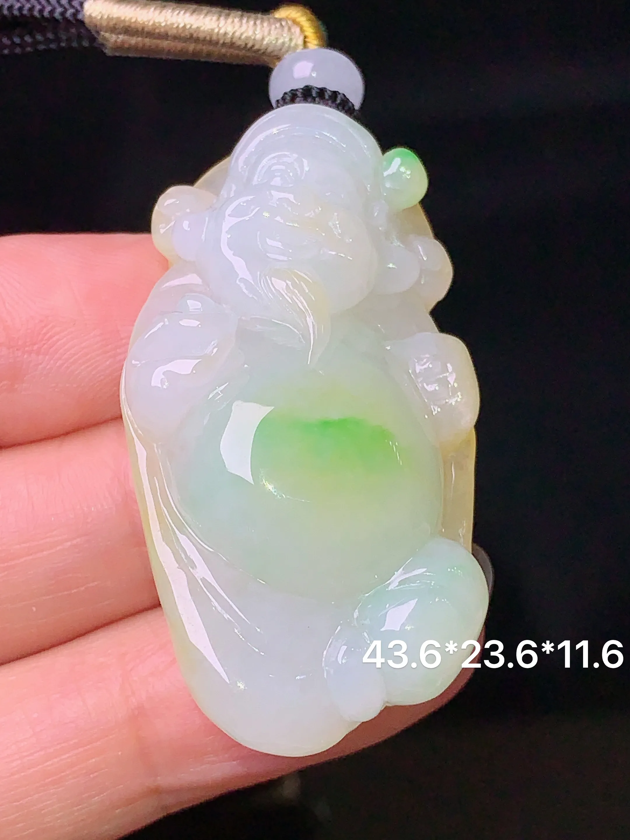黄绿财神吊坠 玉质细腻 色泽清新艳丽 整体尺寸43.6*23.6*11.6