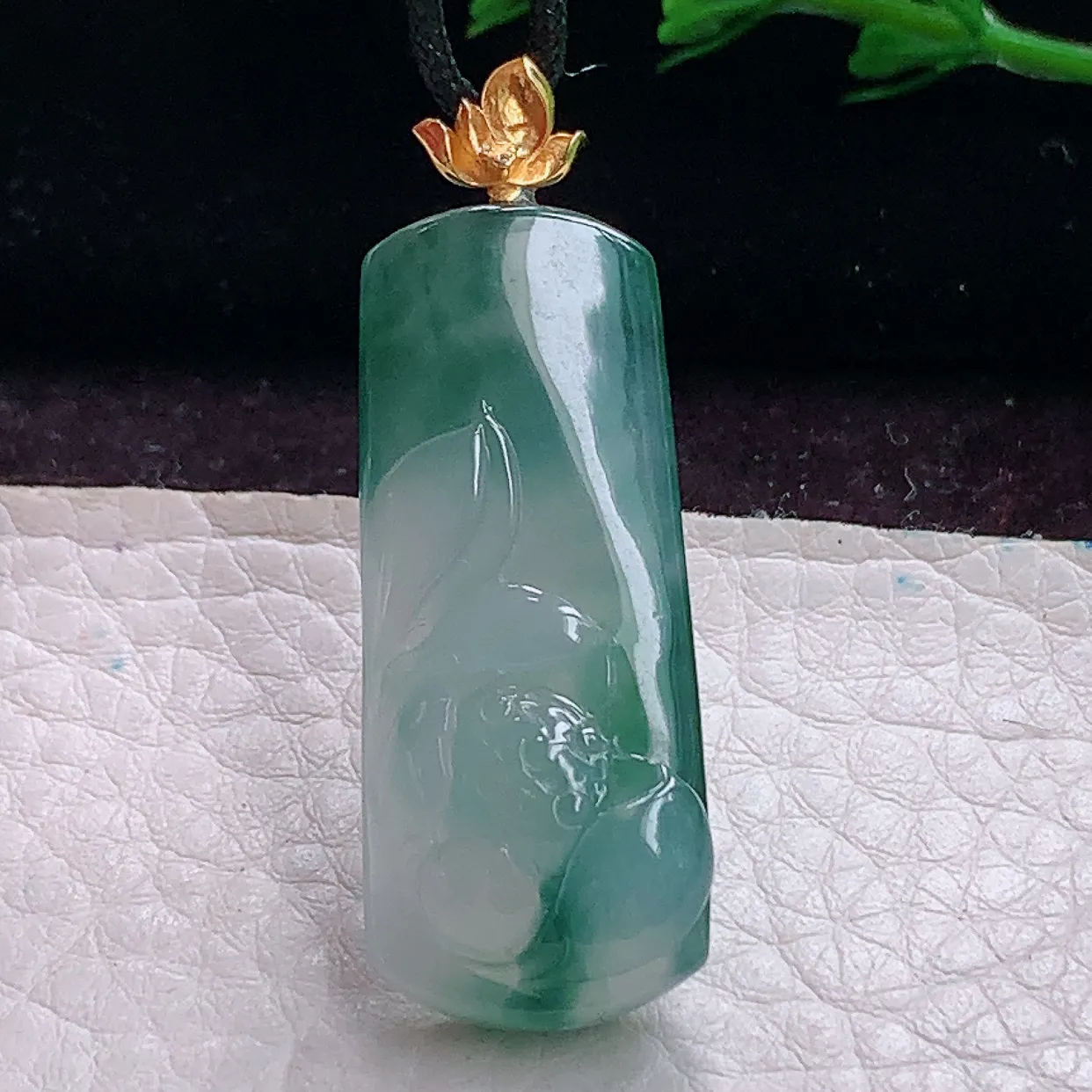 x54实拍44.2*15.5*7.8缅甸翡翠A货精雕冰花莲花 冰清玉洁玉吊坠 玉挂件