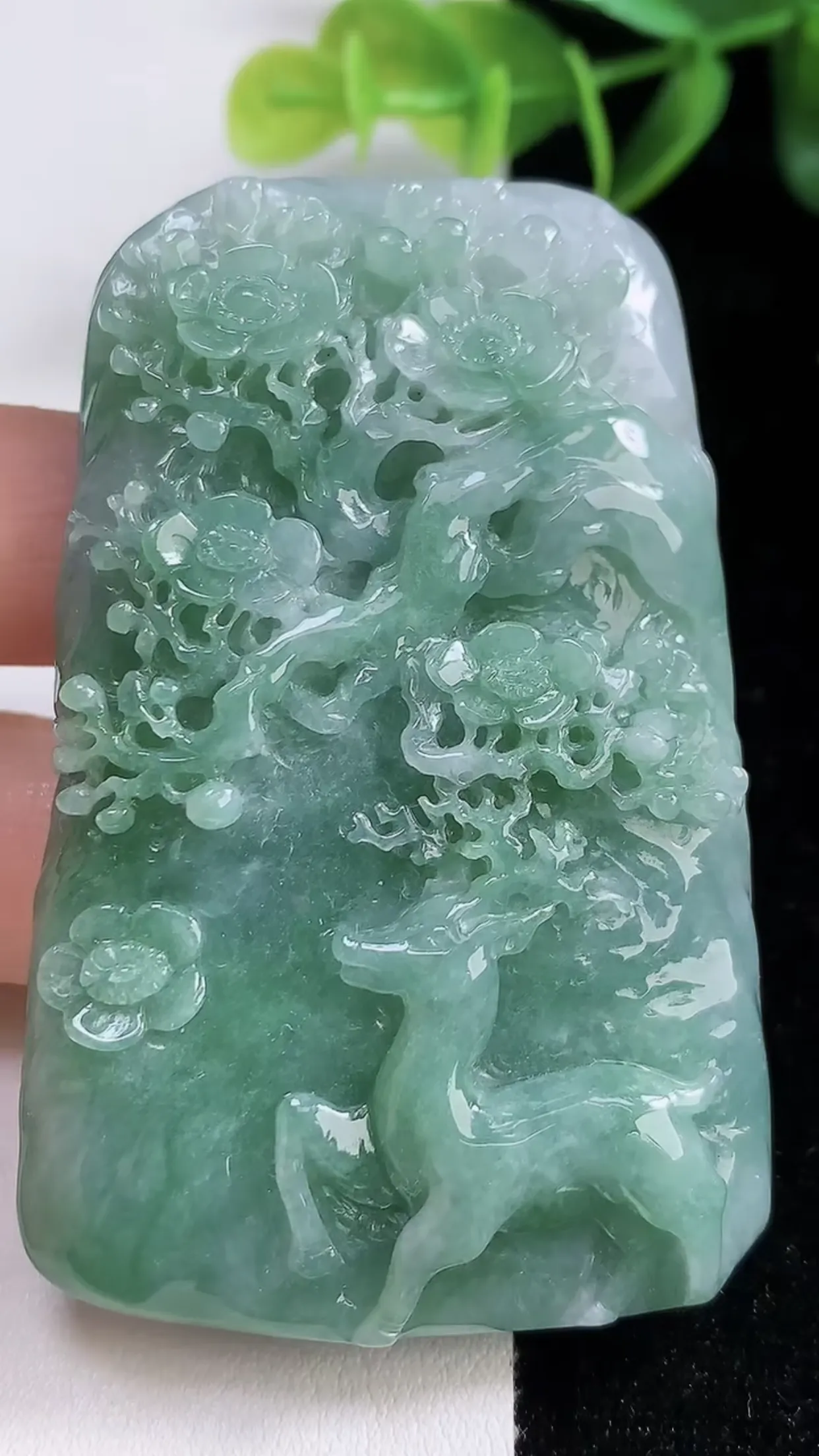 缅甸天然翡翠a货 老坑料起胶冰润 满绿意境山水牌吊坠，尺寸66-42-11mm y 69.94