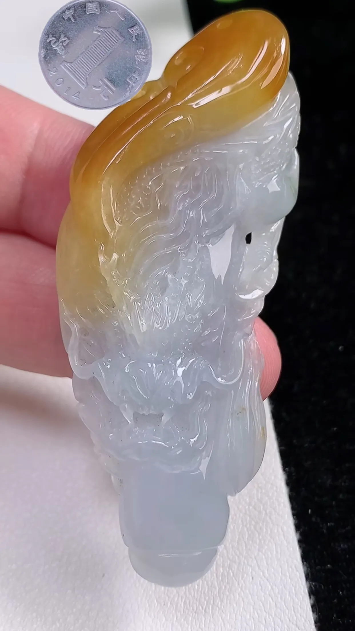 缅甸天然翡翠a货 老坑料起胶冰种 双彩飘黄翡霸气龙牌吊坠，尺寸69.3-27.2-8.5mm  y 26.39