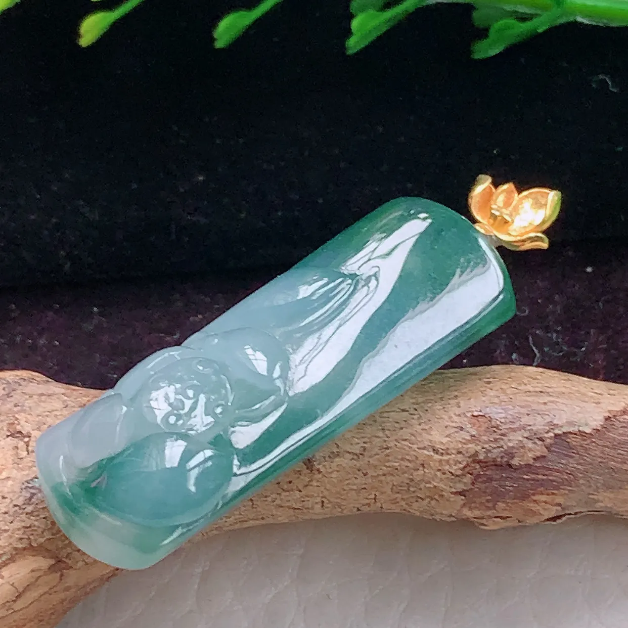 x54实拍44.2*15.5*7.8缅甸翡翠A货精雕冰花莲花 冰清玉洁玉吊坠 玉挂件