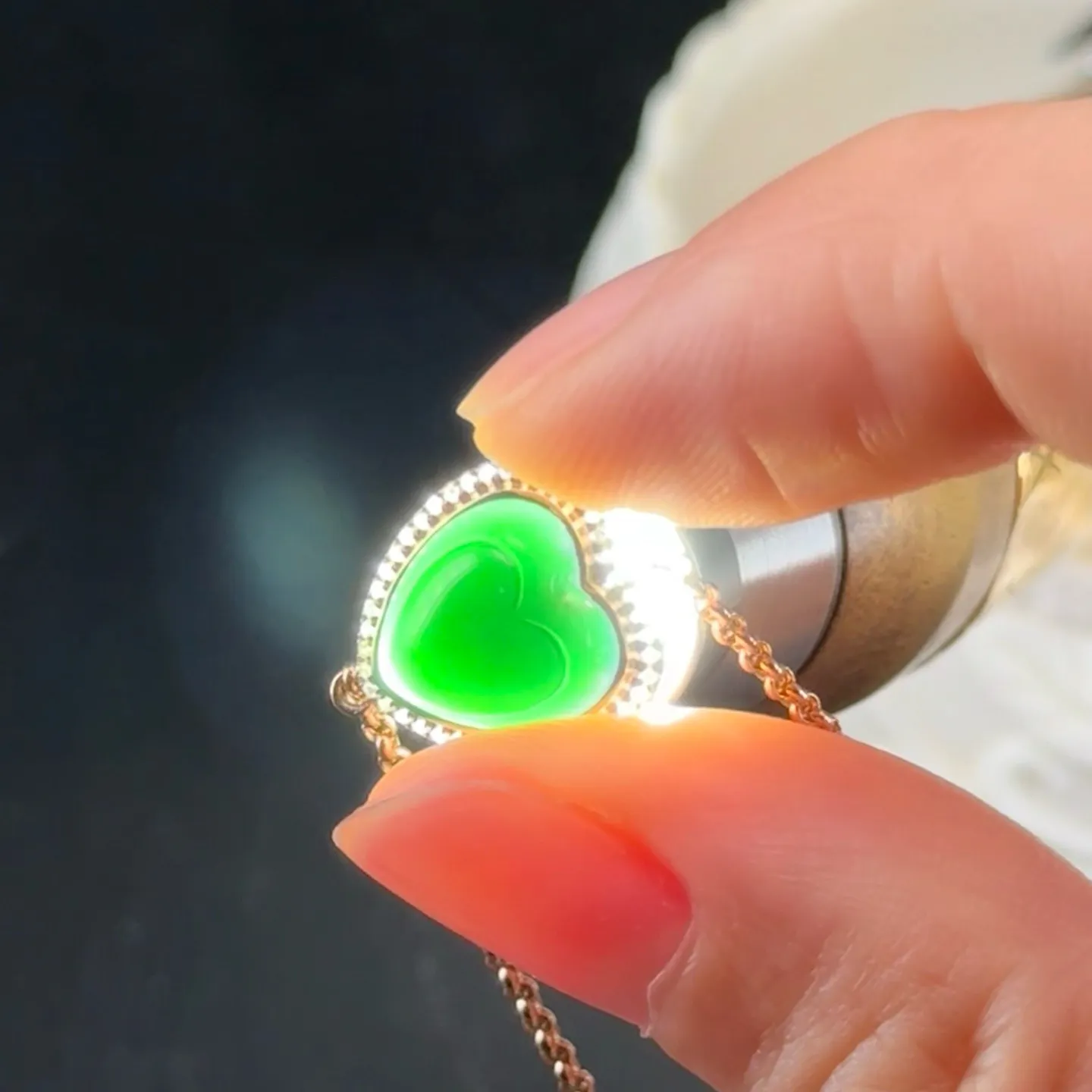 精品18k墨翠爱心手链 种好色正 黑度极好 打灯通透 油性十足