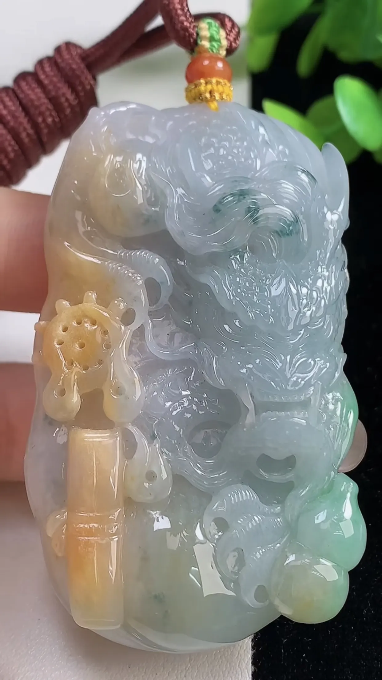 缅甸天然翡翠a货 老坑料起胶冰润 双彩黄加绿霸气龙牌吊坠，尺寸69.6-41.2-12.3mm  y