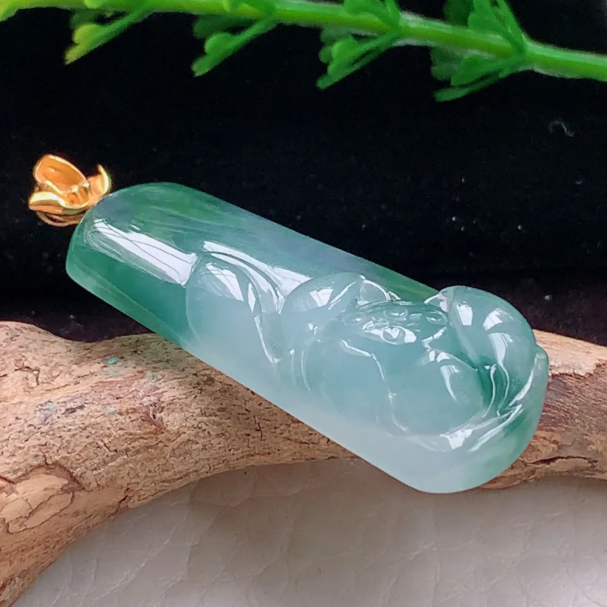 x54实拍44.2*15.5*7.8缅甸翡翠A货精雕冰花莲花 冰清玉洁玉吊坠 玉挂件