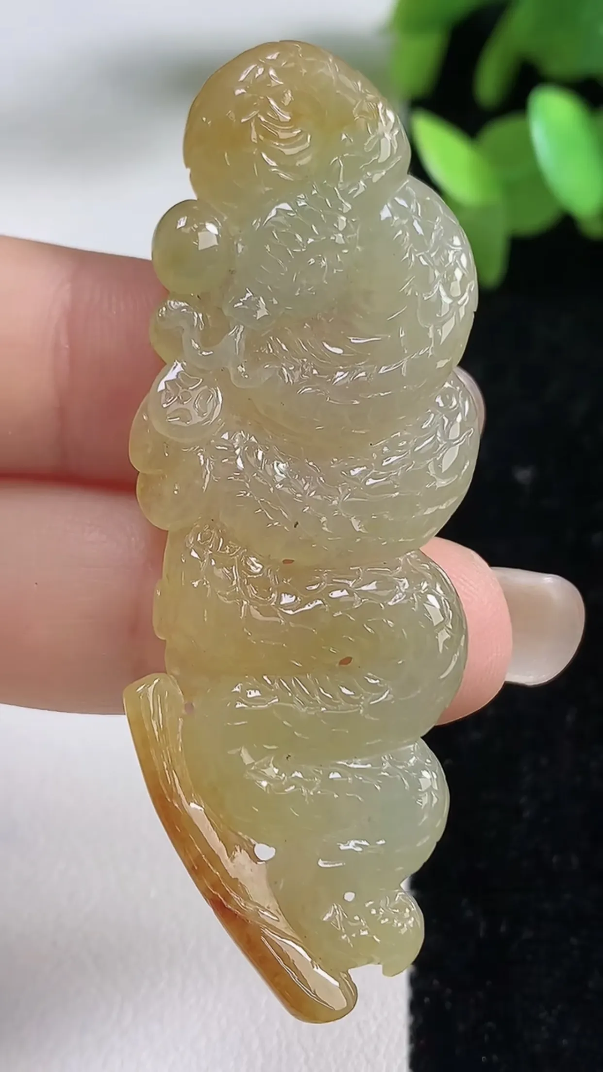 缅甸天然翡翠a货 老坑料起胶冰种 黄翡生肖蛇吊坠，尺寸61-17.6-4.6mm  y 10.88