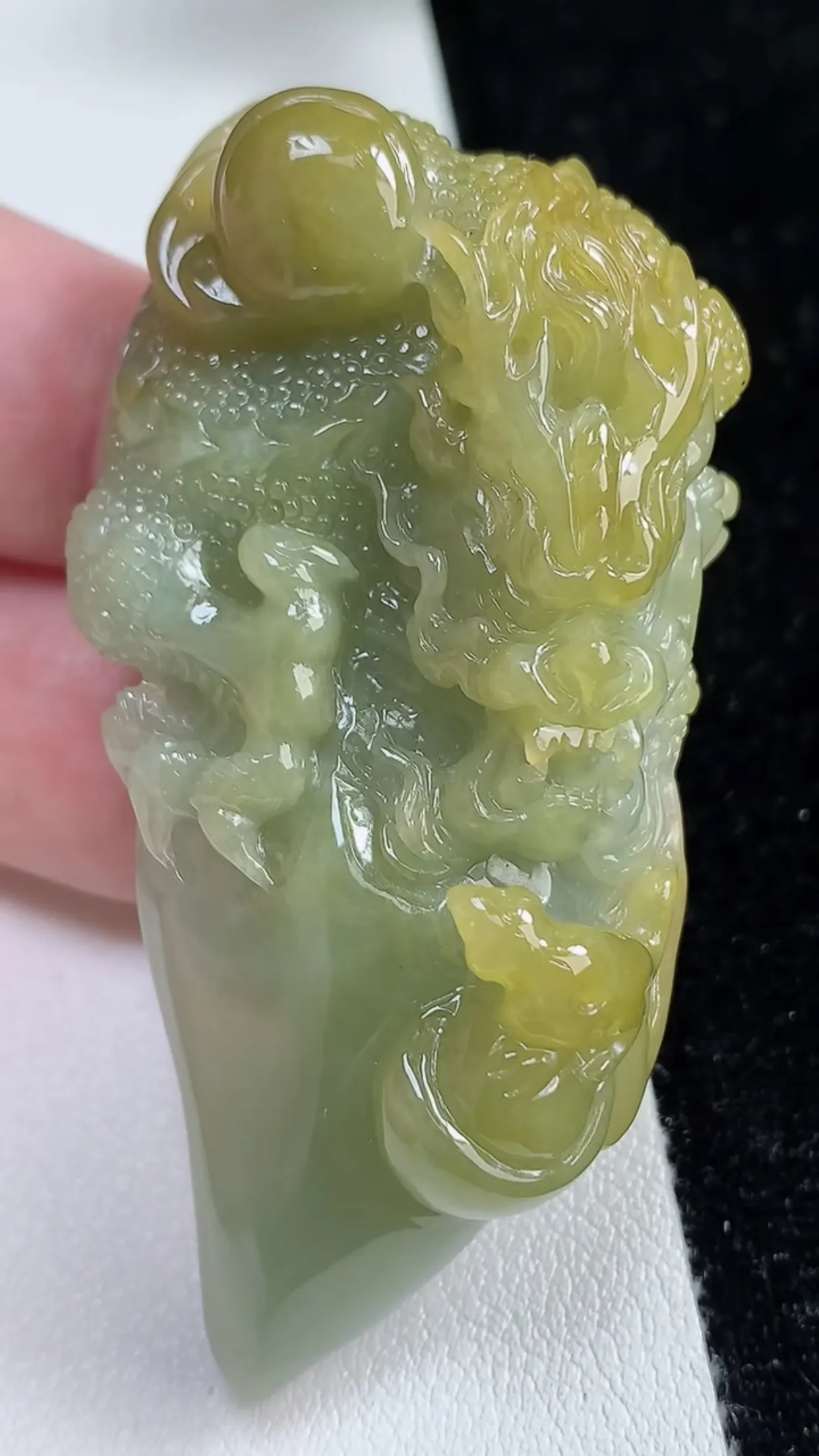 缅甸天然翡翠a货 老坑料起胶冰润 黄翡双彩霸气龙牌吊坠，尺寸66-34-14mm  y 45.30