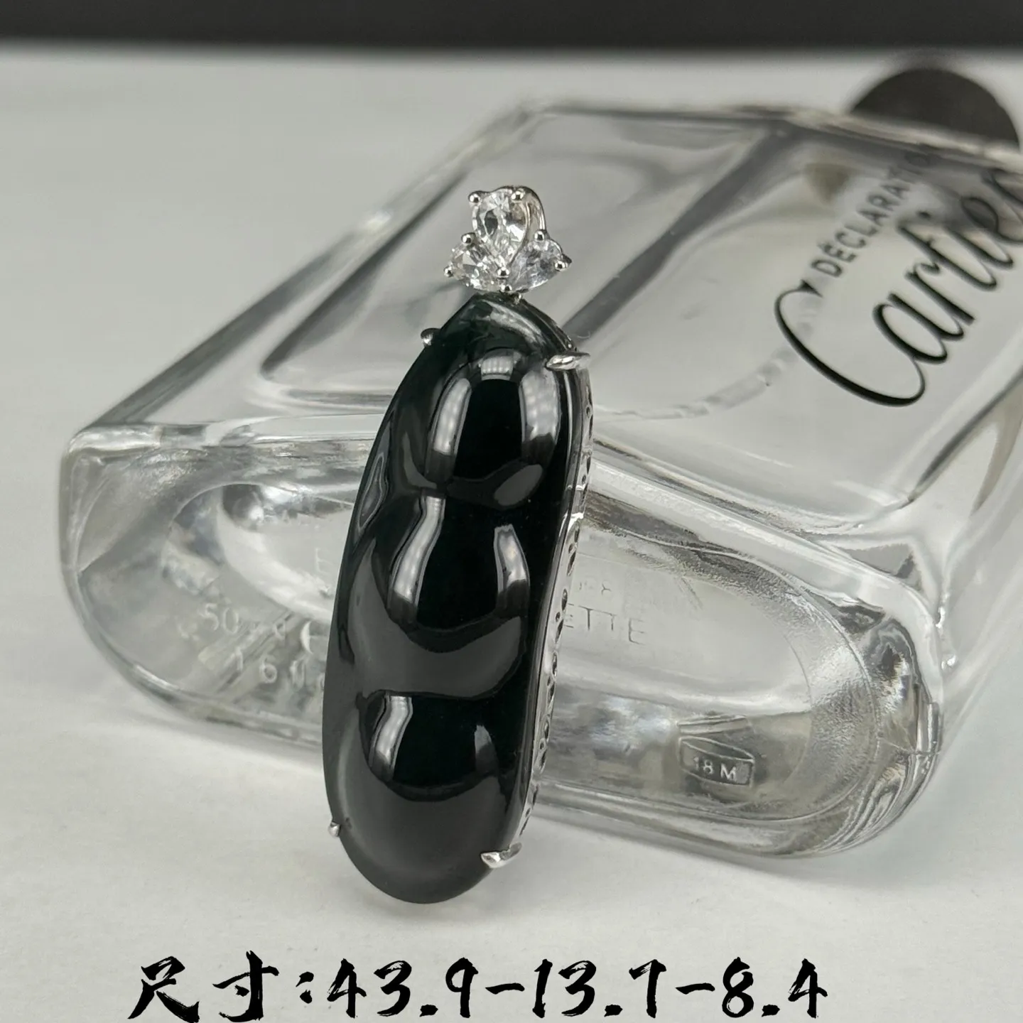 精品18k墨翠豆子吊坠 种好色正 黑度极好 打灯通透 油性十足