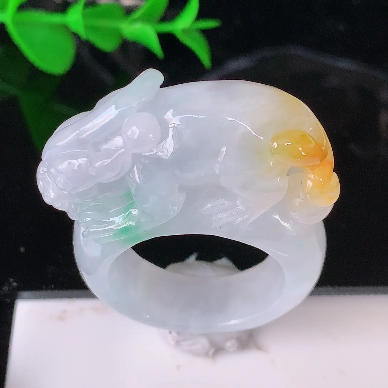 自然光实拍，冰黄加绿翡翠三彩貔貅扳指，21.5mm内径冰三彩翡翠扳指，冰润指环，玉扳指，财源滚滚，玉质细腻起胶，26圈口， 种水好！#1.6尺寸42*21.5*15.8*11