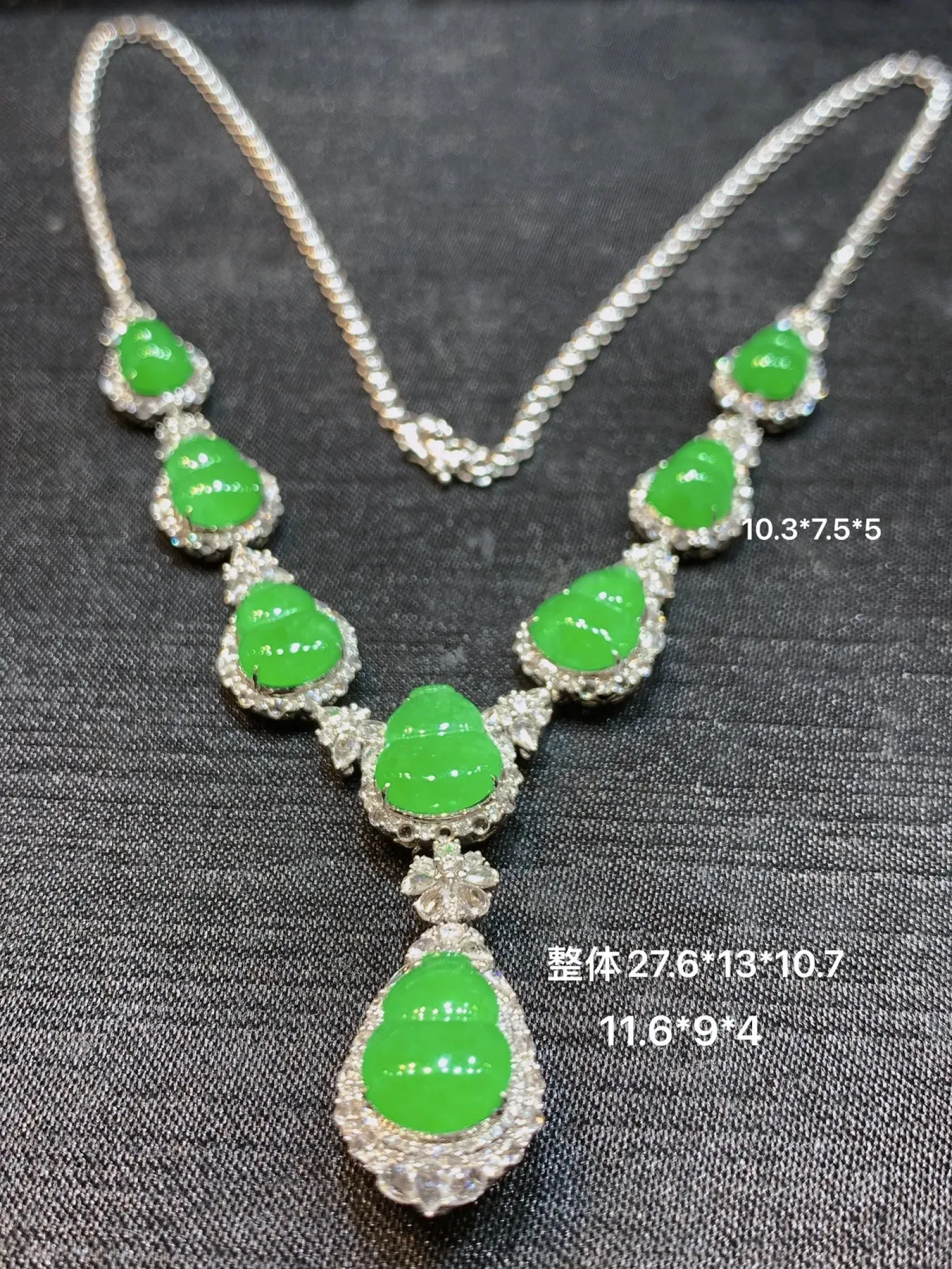 18k金钻镶嵌满绿葫芦项链吊坠 玉质细腻 色泽清新艳丽 整体尺寸27.6*13*10.7