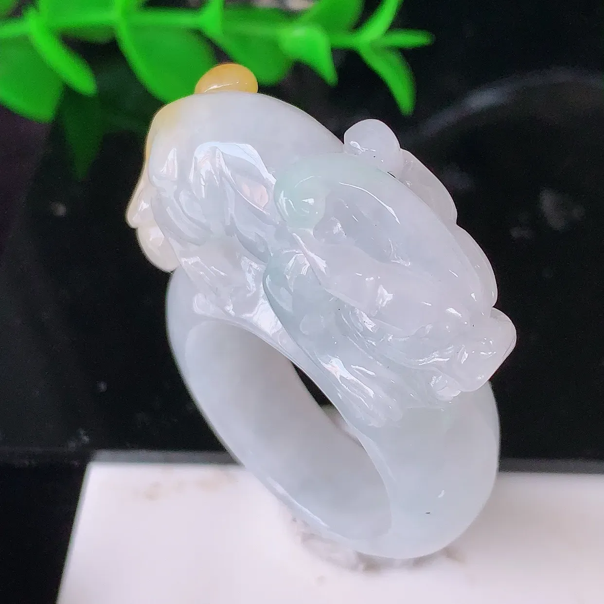 自然光实拍，冰黄加绿翡翠三彩貔貅扳指，21.5mm内径冰三彩翡翠扳指，冰润指环，玉扳指，财源滚滚，玉质细腻起胶，26圈口， 种水好！#1.6尺寸42*21.5*15.8*11