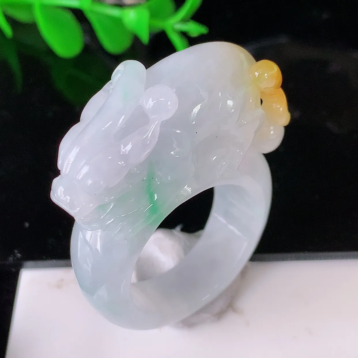 自然光实拍，冰黄加绿翡翠三彩貔貅扳指，21.5mm内径冰三彩翡翠扳指，冰润指环，玉扳指，财源滚滚，玉质细腻起胶，26圈口， 种水好！#1.6尺寸42*21.5*15.8*11