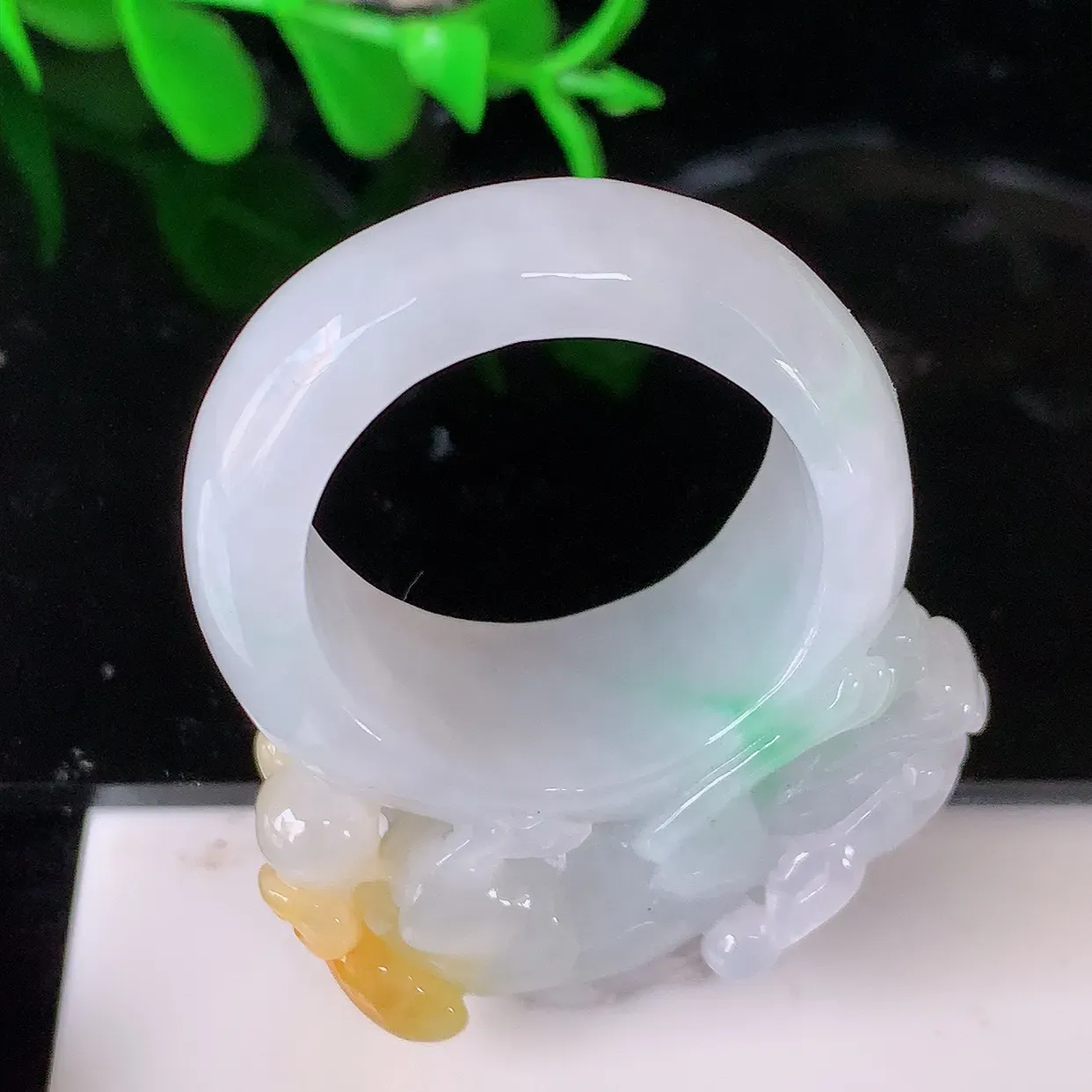 自然光实拍，冰黄加绿翡翠三彩貔貅扳指，21.5mm内径冰三彩翡翠扳指，冰润指环，玉扳指，财源滚滚，玉质细腻起胶，26圈口， 种水好！#1.6尺寸42*21.5*15.8*11