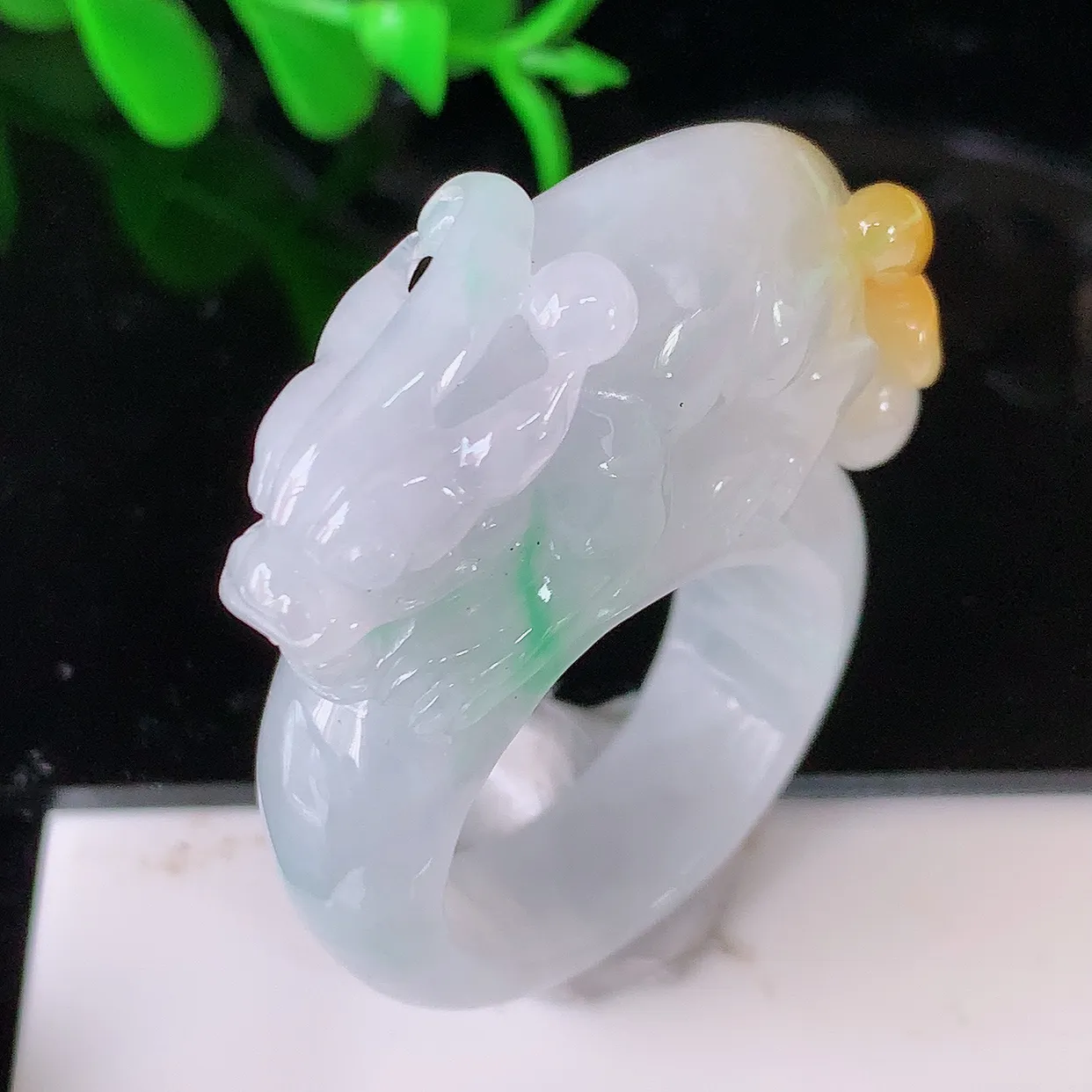 自然光实拍，冰黄加绿翡翠三彩貔貅扳指，21.5mm内径冰三彩翡翠扳指，冰润指环，玉扳指，财源滚滚，玉质细腻起胶，26圈口， 种水好！#1.6尺寸42*21.5*15.8*11